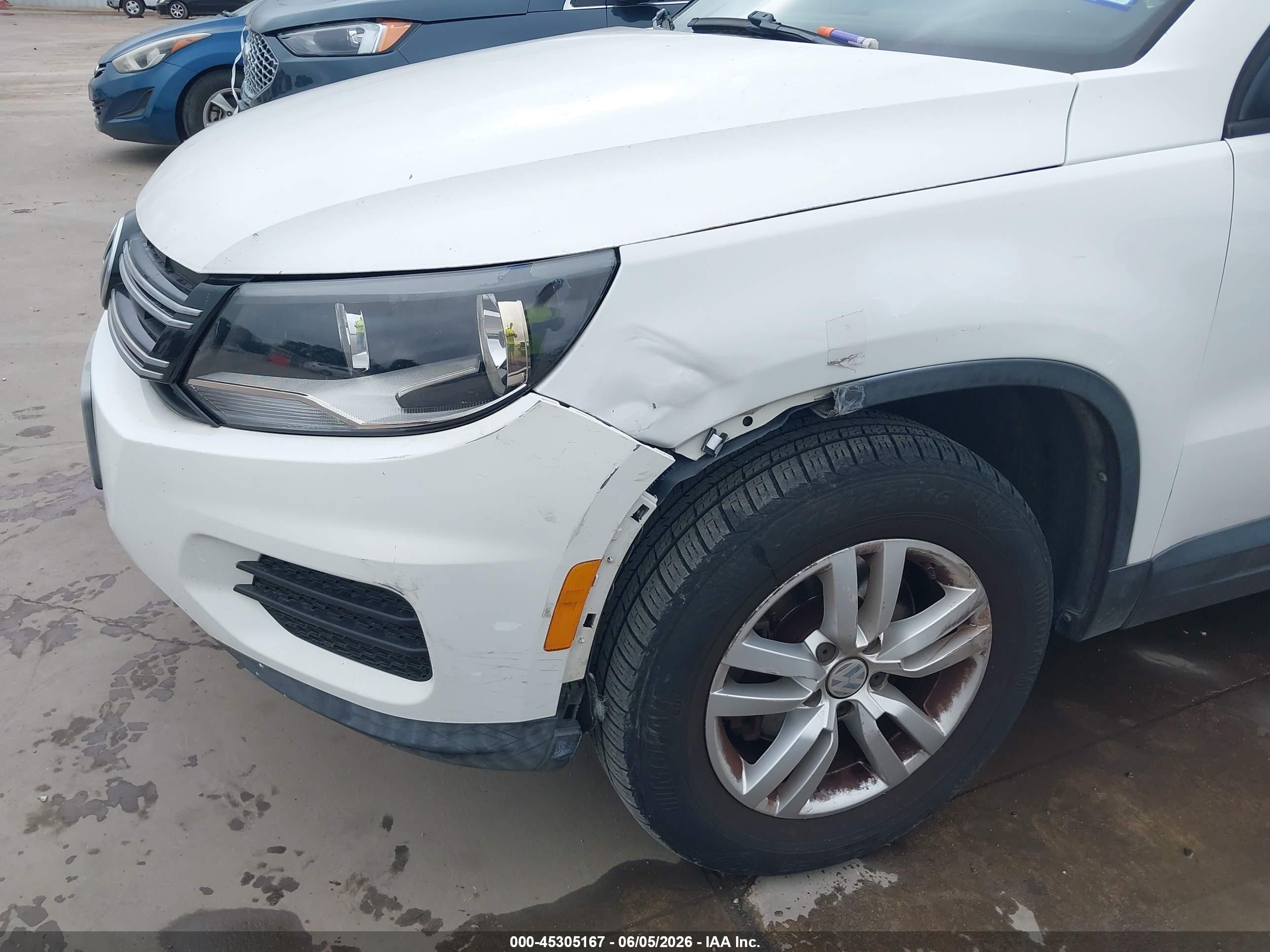 2012 Volkswagen Tiguan S Белый vin: WVGAV7AX7CW567572