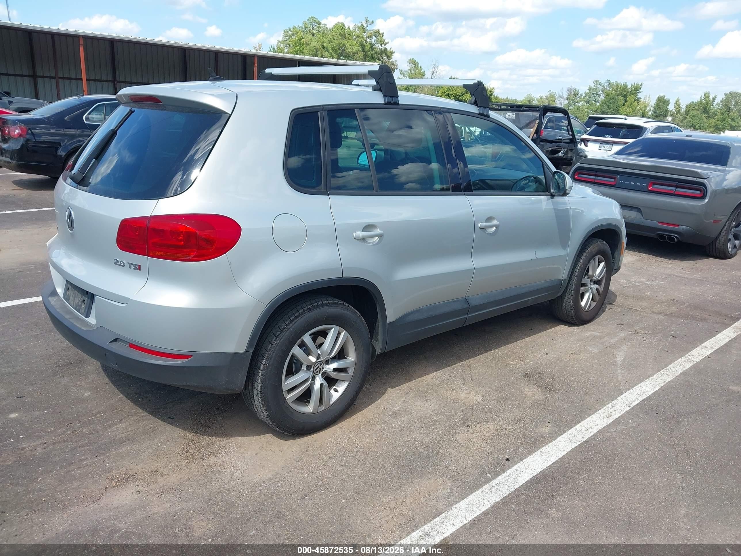 2012 Volkswagen Tiguan Le Beige vin: WVGAV7AX7CW569774