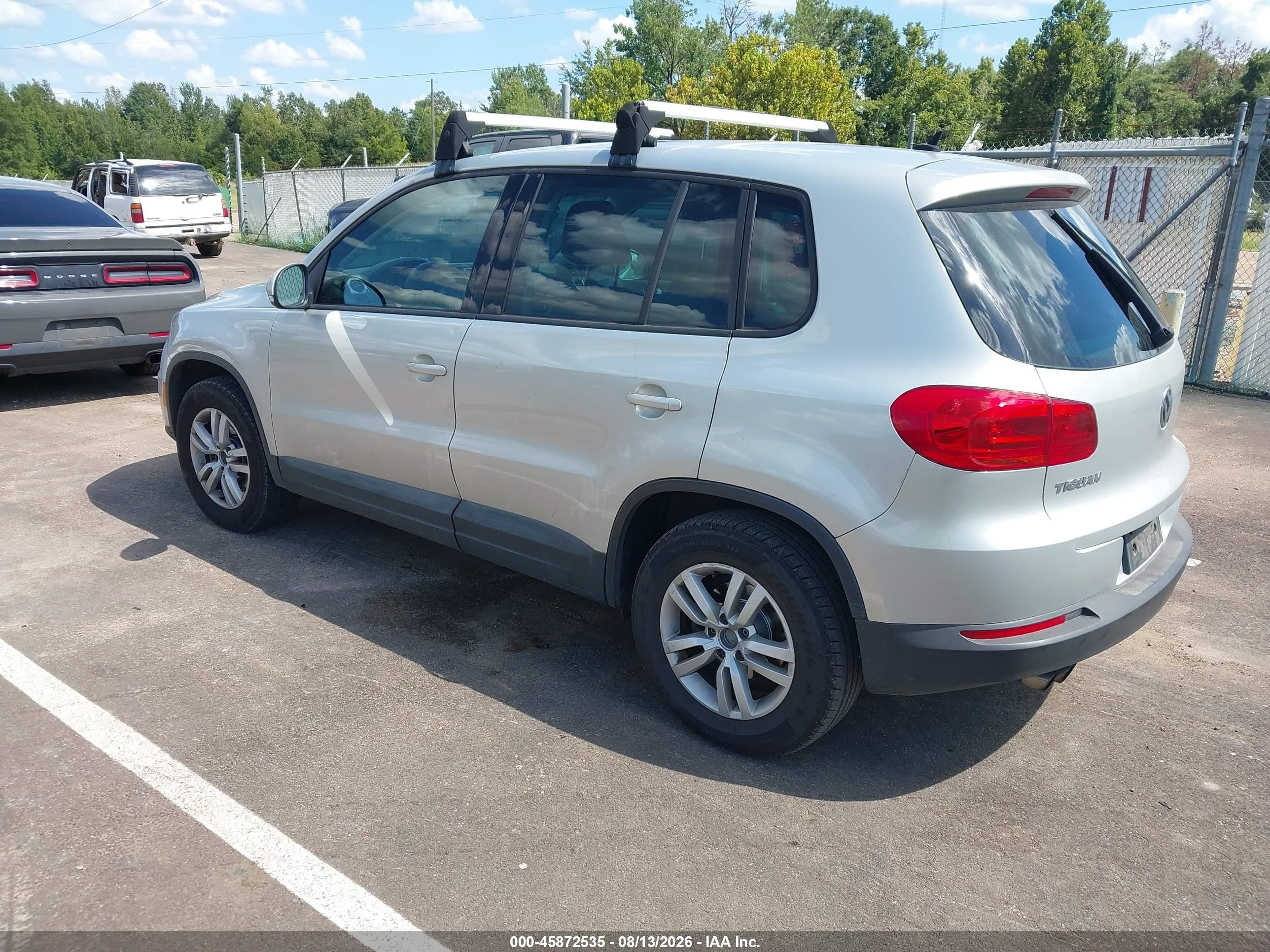 2012 Volkswagen Tiguan Le Beige vin: WVGAV7AX7CW569774