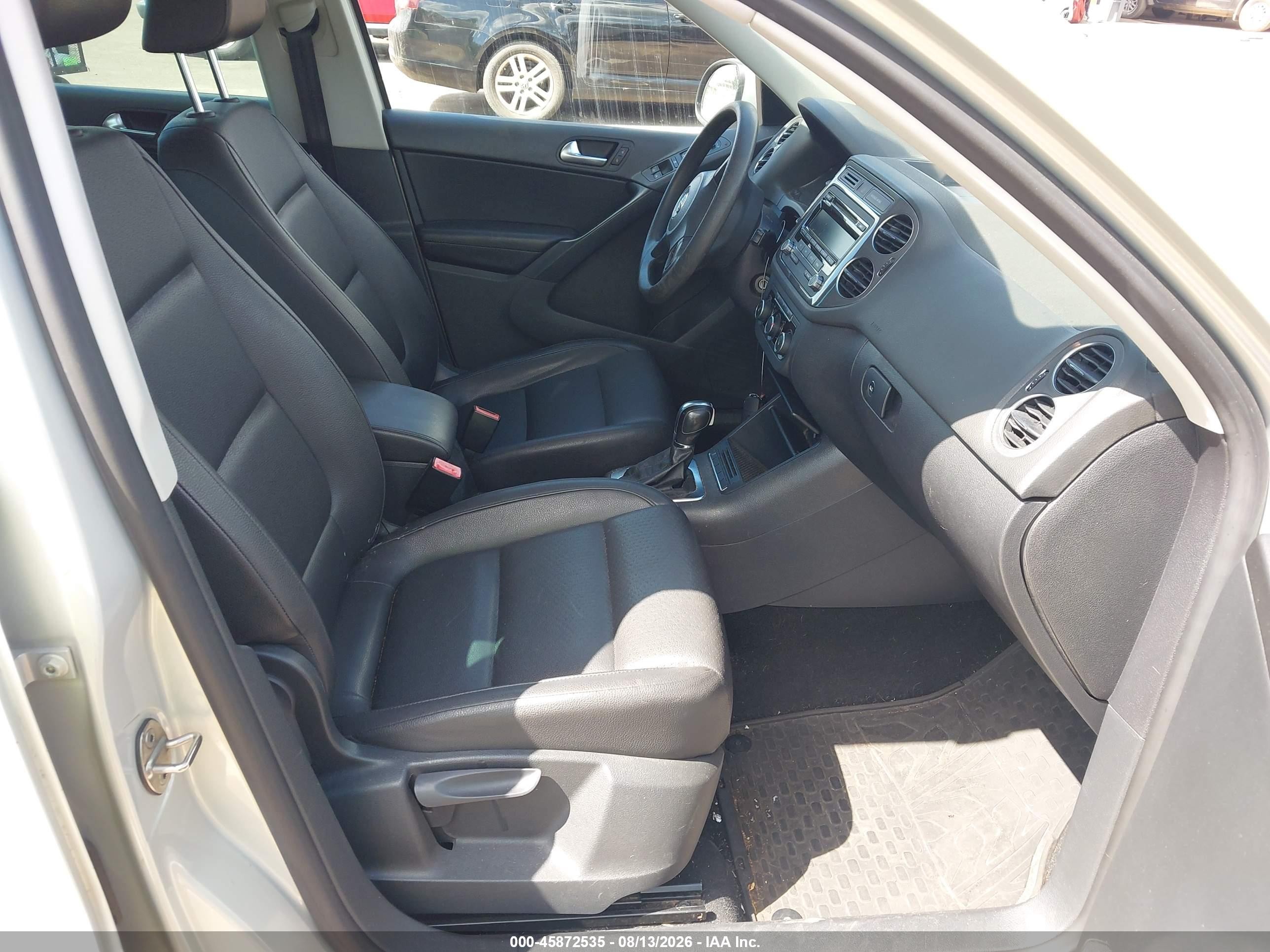2012 Volkswagen Tiguan Le Beige vin: WVGAV7AX7CW569774