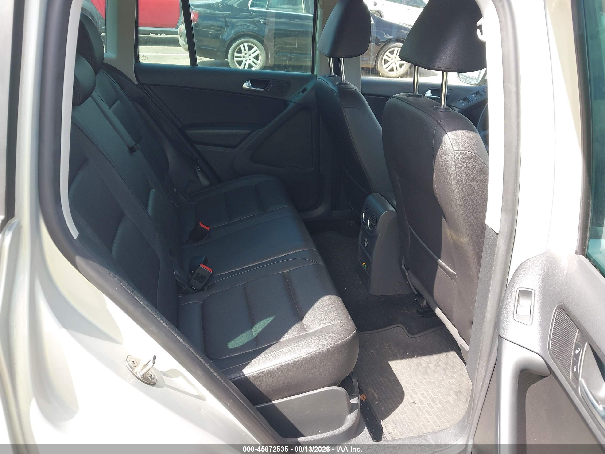 2012 Volkswagen Tiguan Le Beige vin: WVGAV7AX7CW569774
