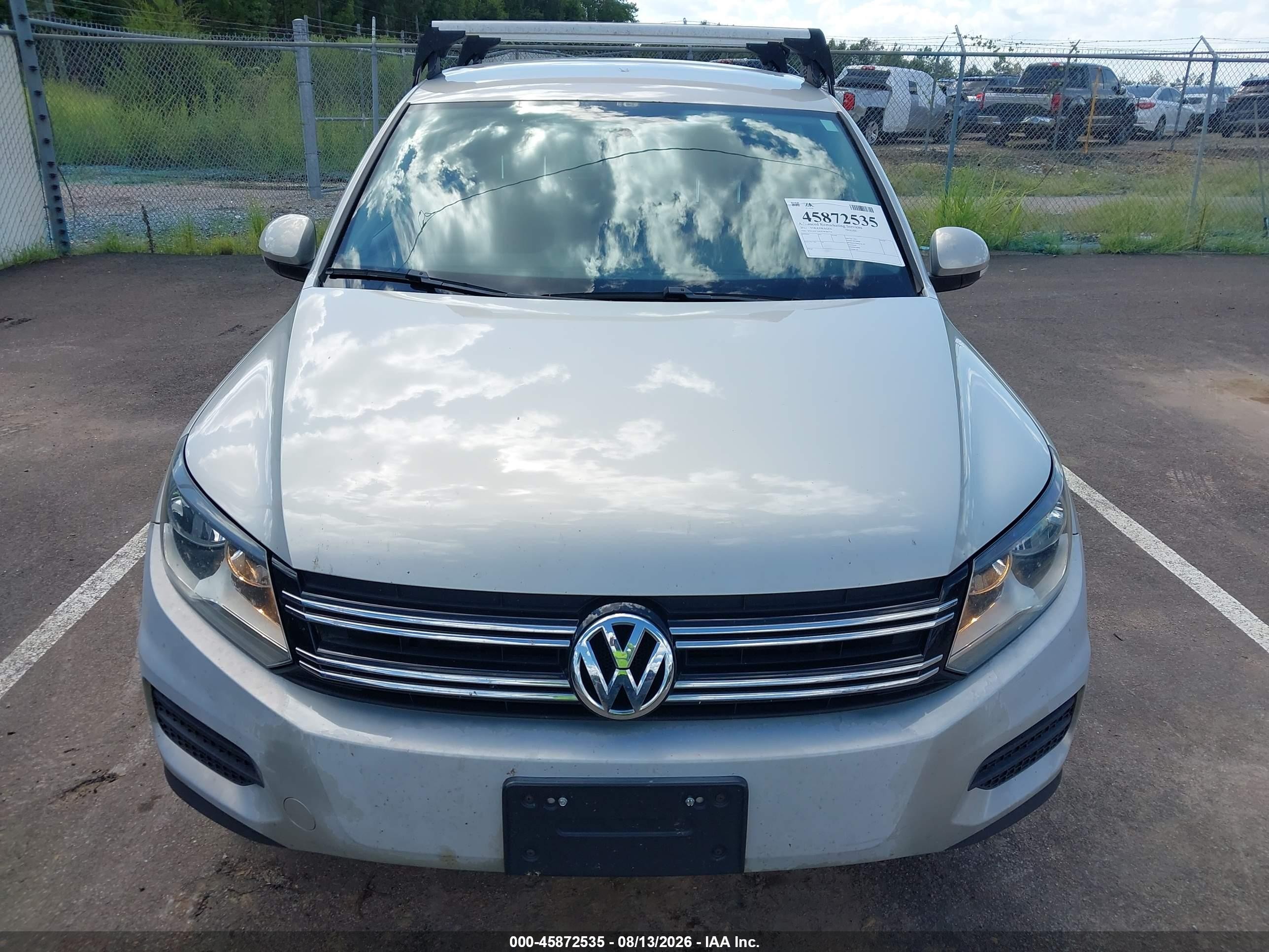 2012 Volkswagen Tiguan Le Beige vin: WVGAV7AX7CW569774