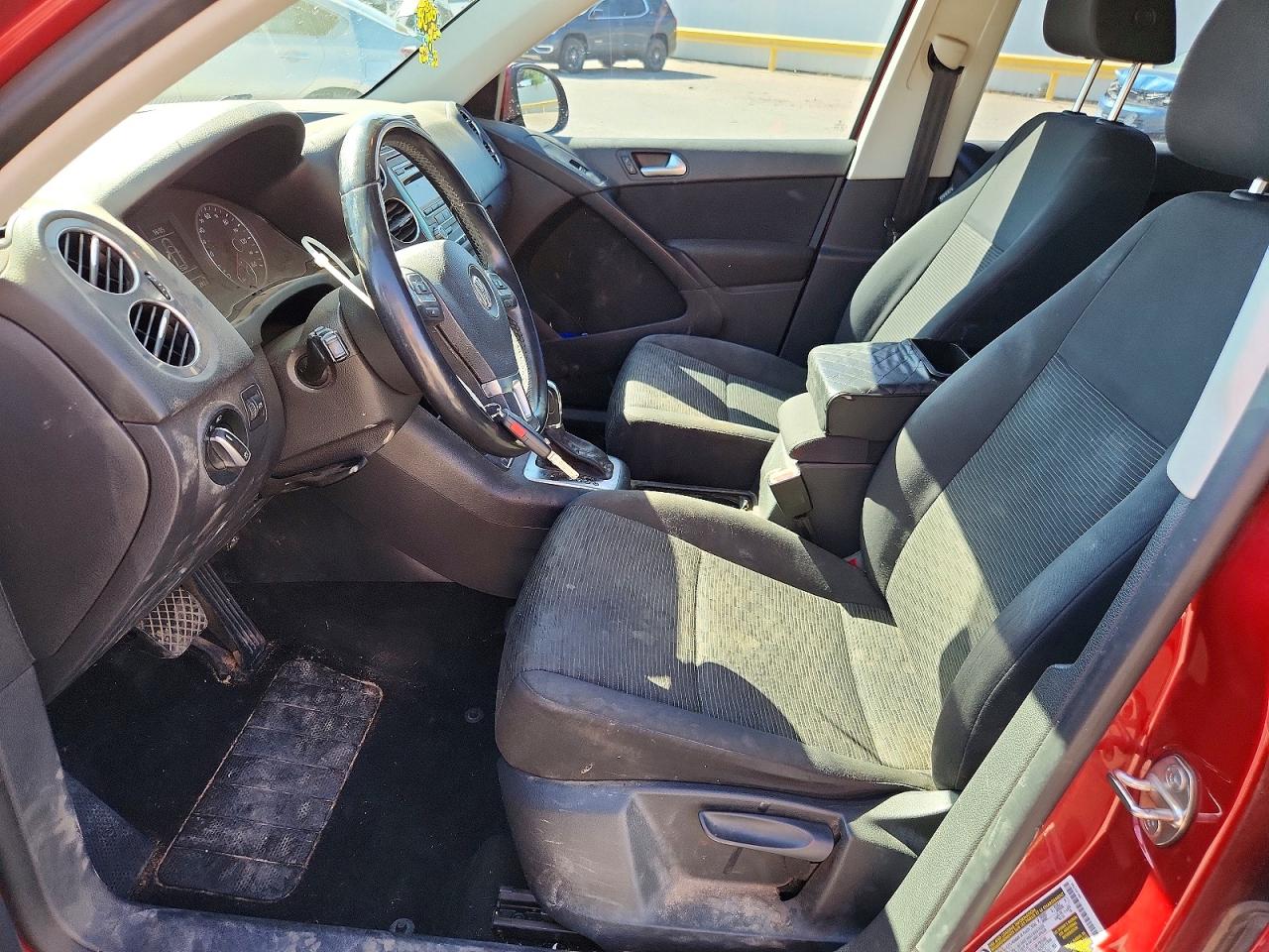 2013 Volkswagen Tiguan S Red vin: WVGAV7AX7DW020125