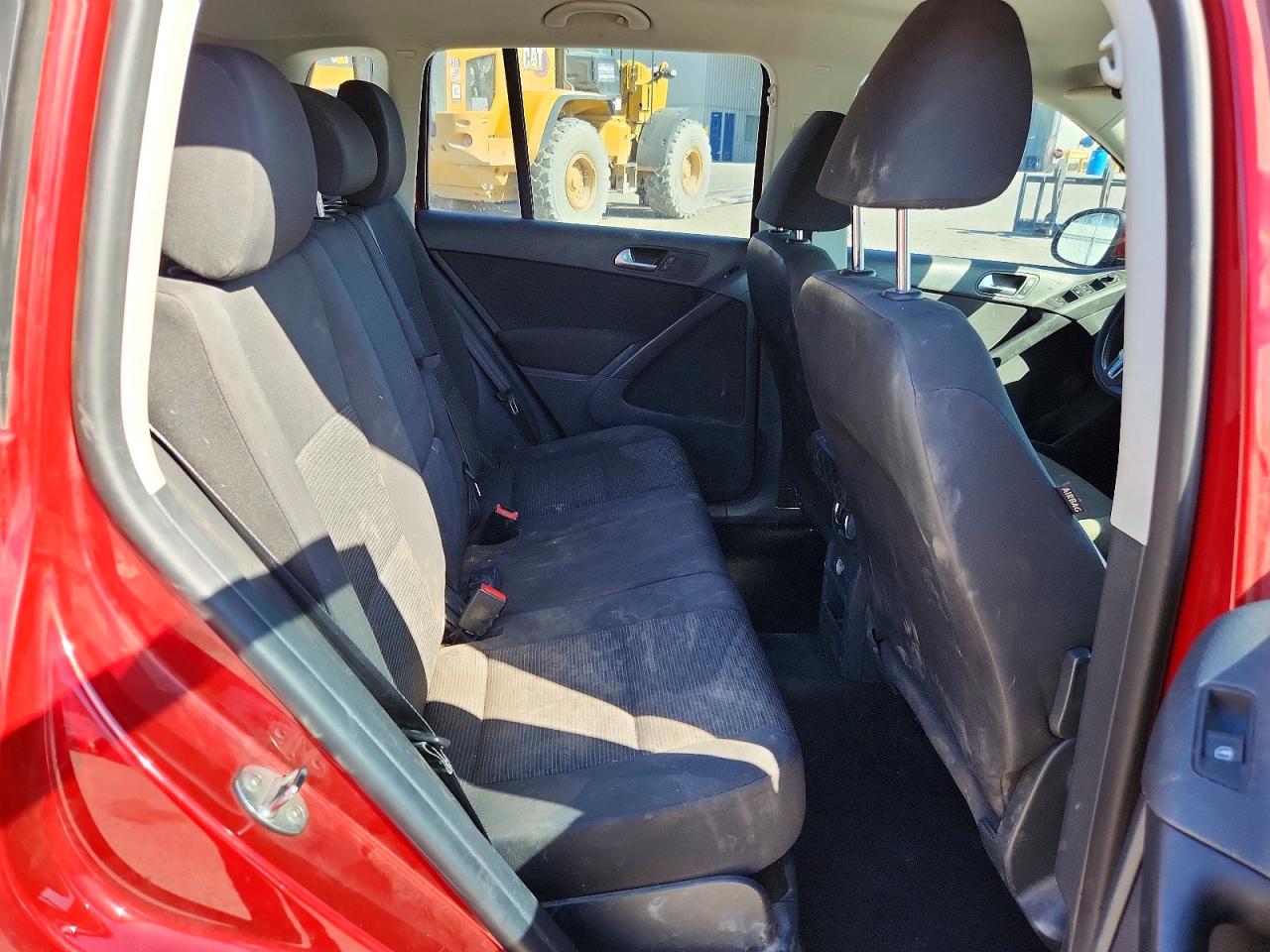 2013 Volkswagen Tiguan S Red vin: WVGAV7AX7DW020125
