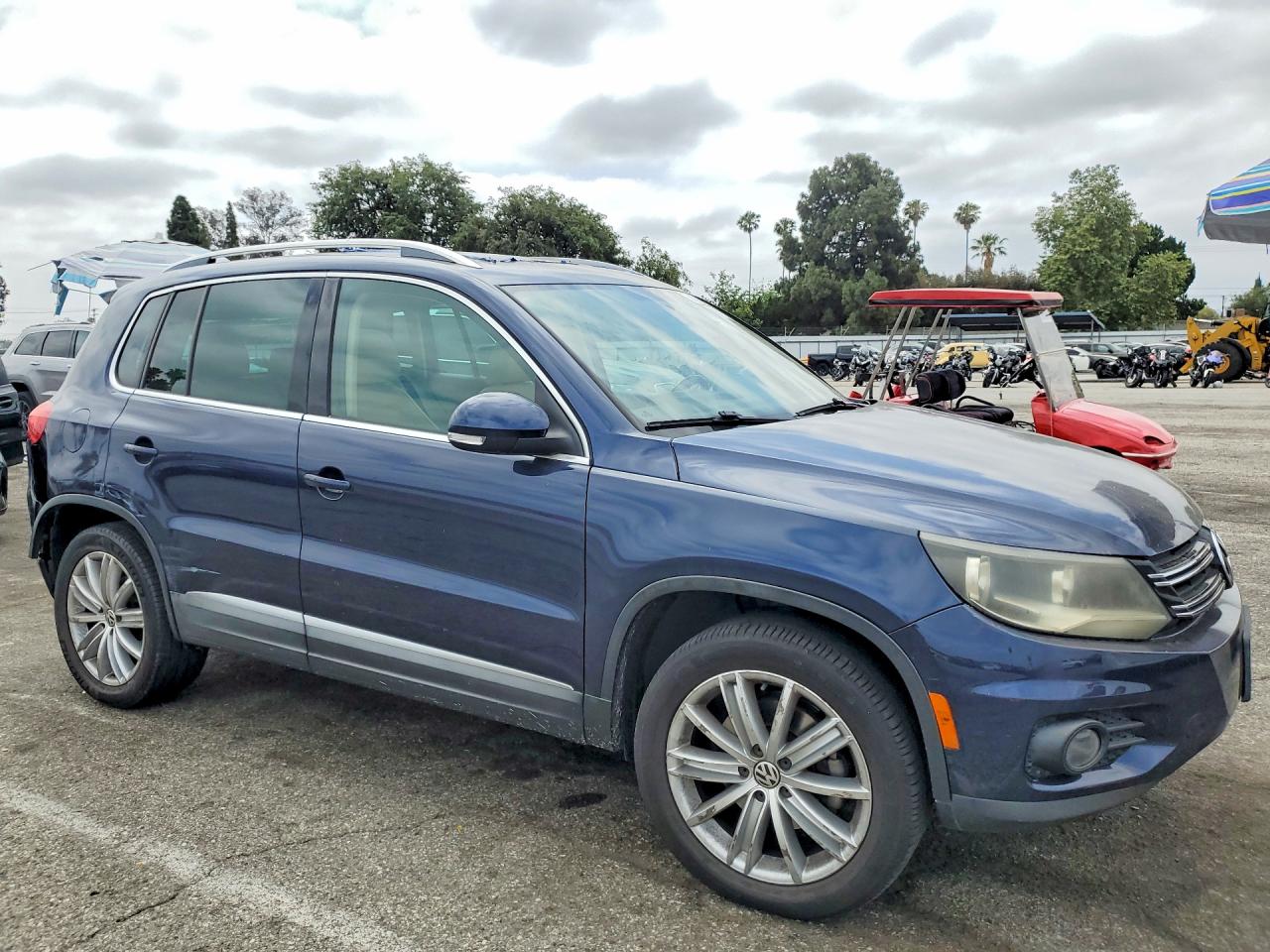 2013 Volkswagen Tiguan S Blue vin: WVGAV7AX7DW526263