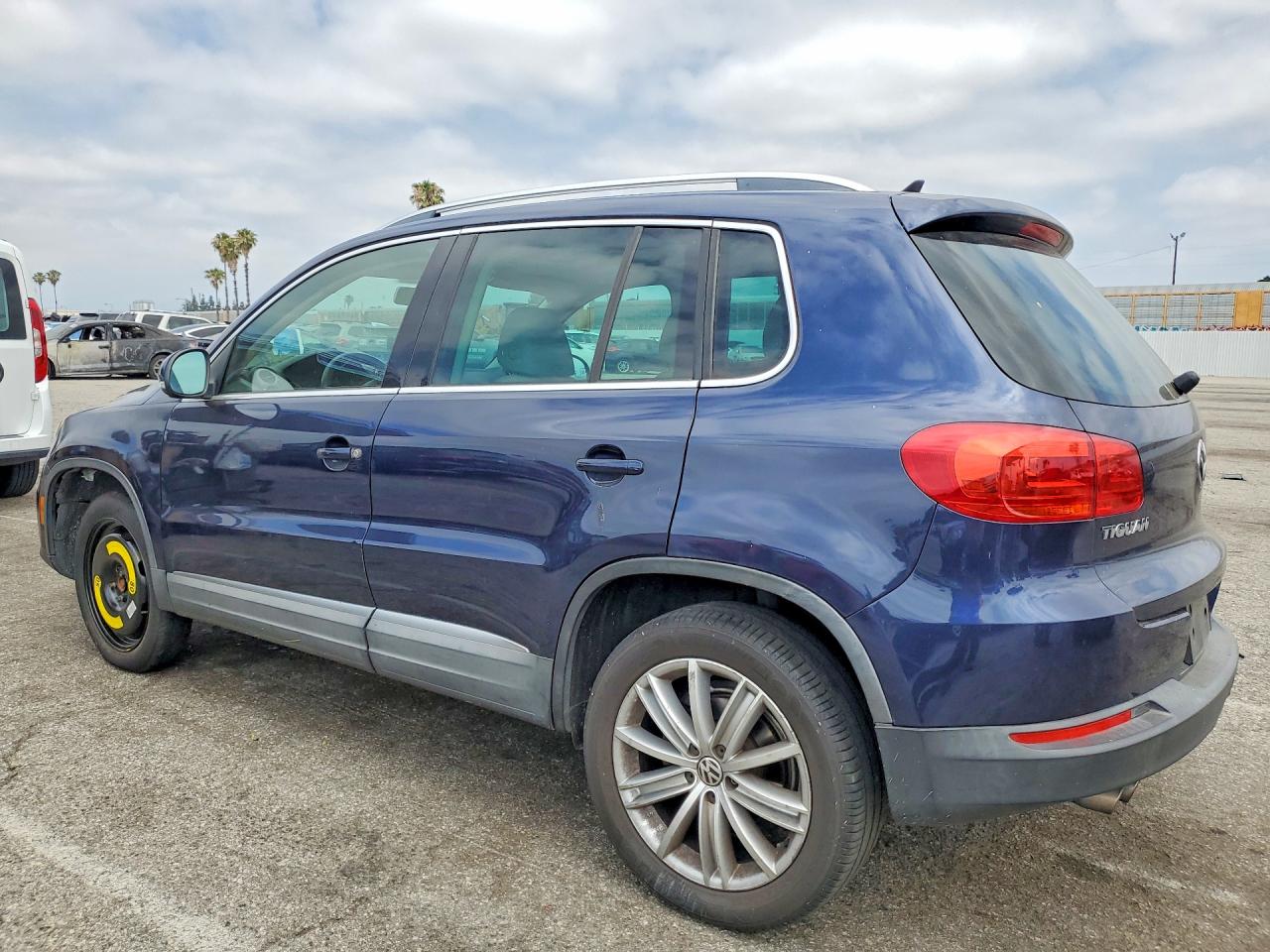 2013 Volkswagen Tiguan S Blue vin: WVGAV7AX7DW526263