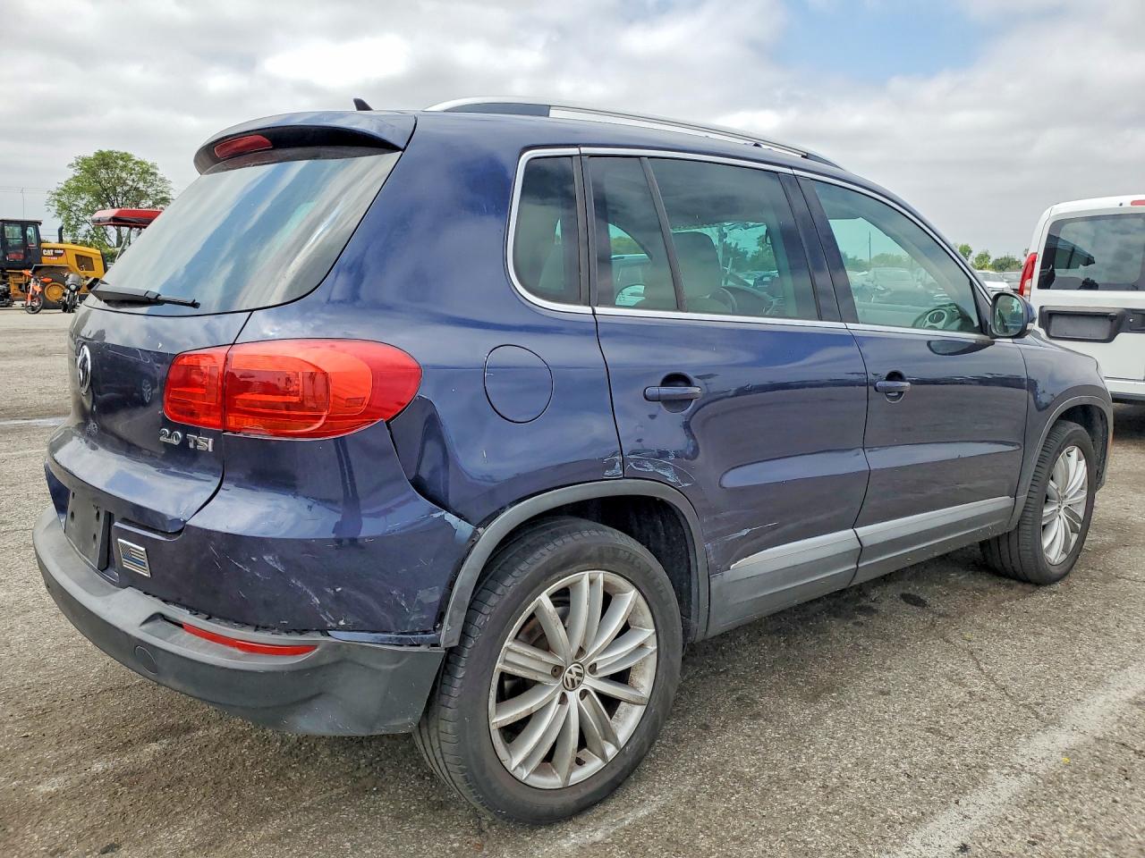 2013 Volkswagen Tiguan S Blue vin: WVGAV7AX7DW526263