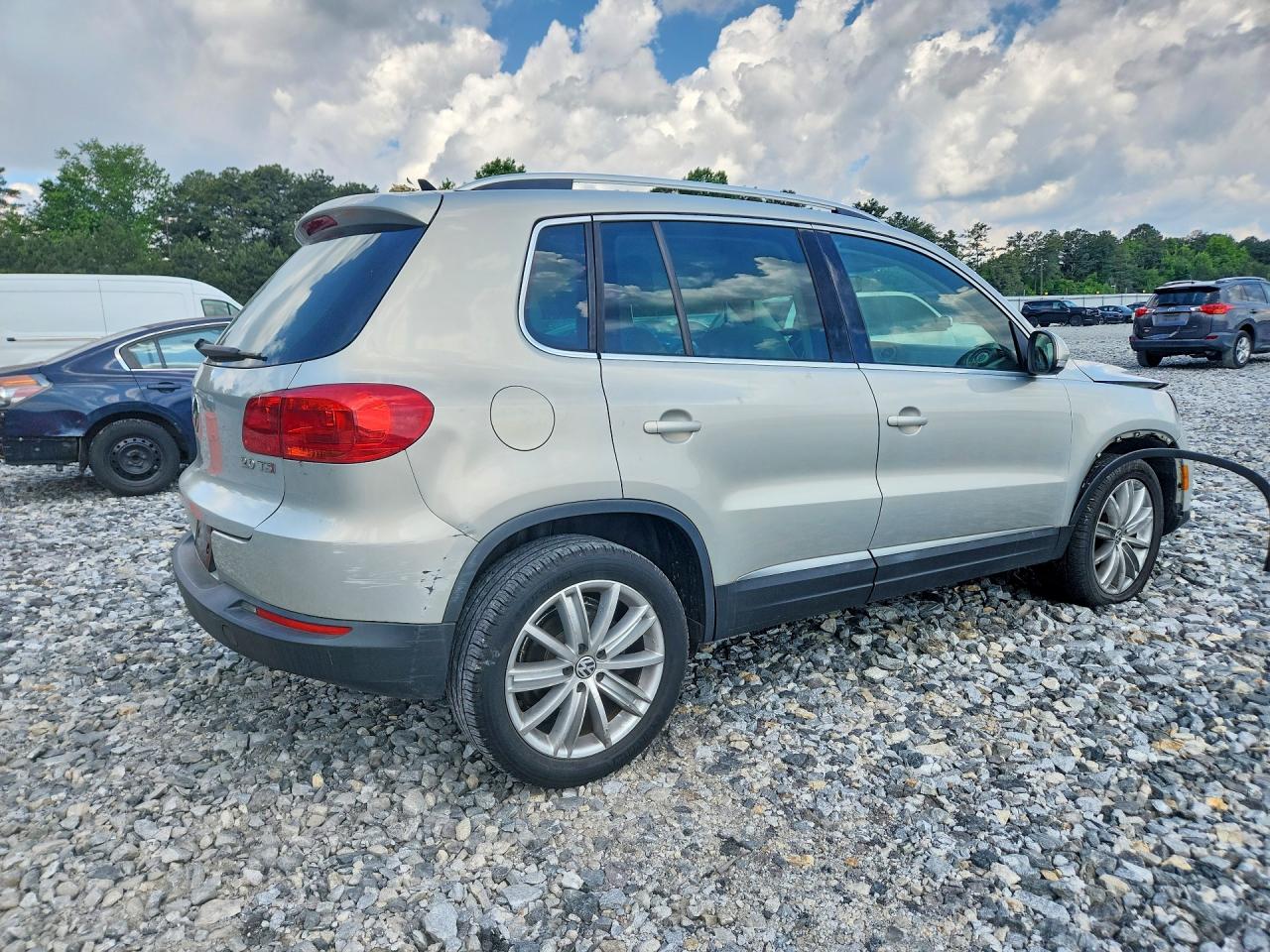 2013 Volkswagen Tiguan S Silver vin: WVGAV7AX7DW557531
