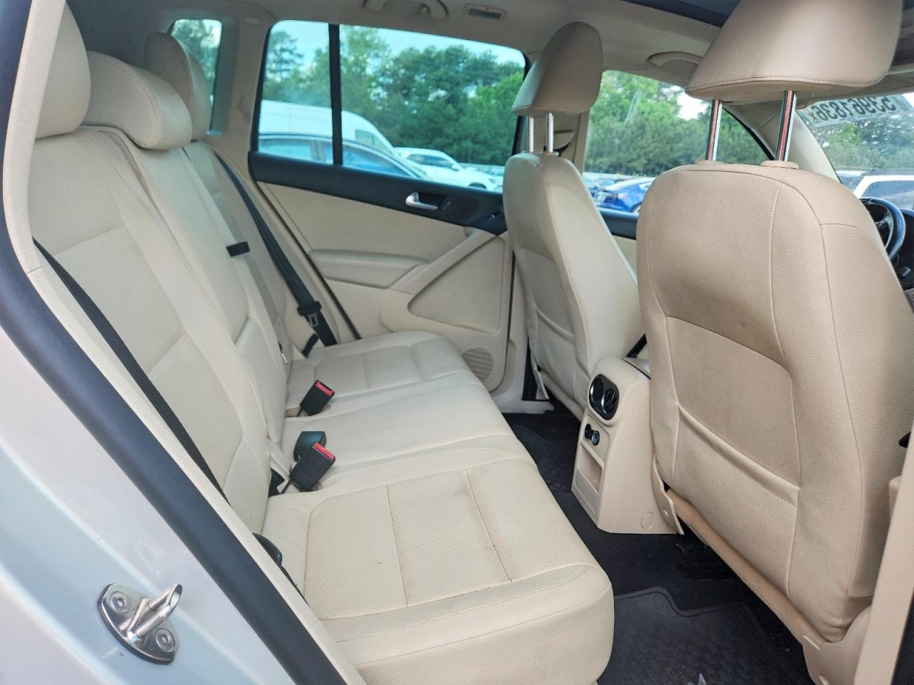 2013 Volkswagen Tiguan S Silver vin: WVGAV7AX7DW557531
