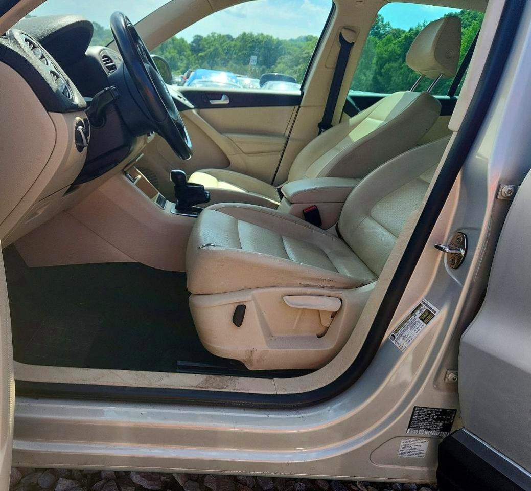 2013 Volkswagen Tiguan S Silver vin: WVGAV7AX7DW557531