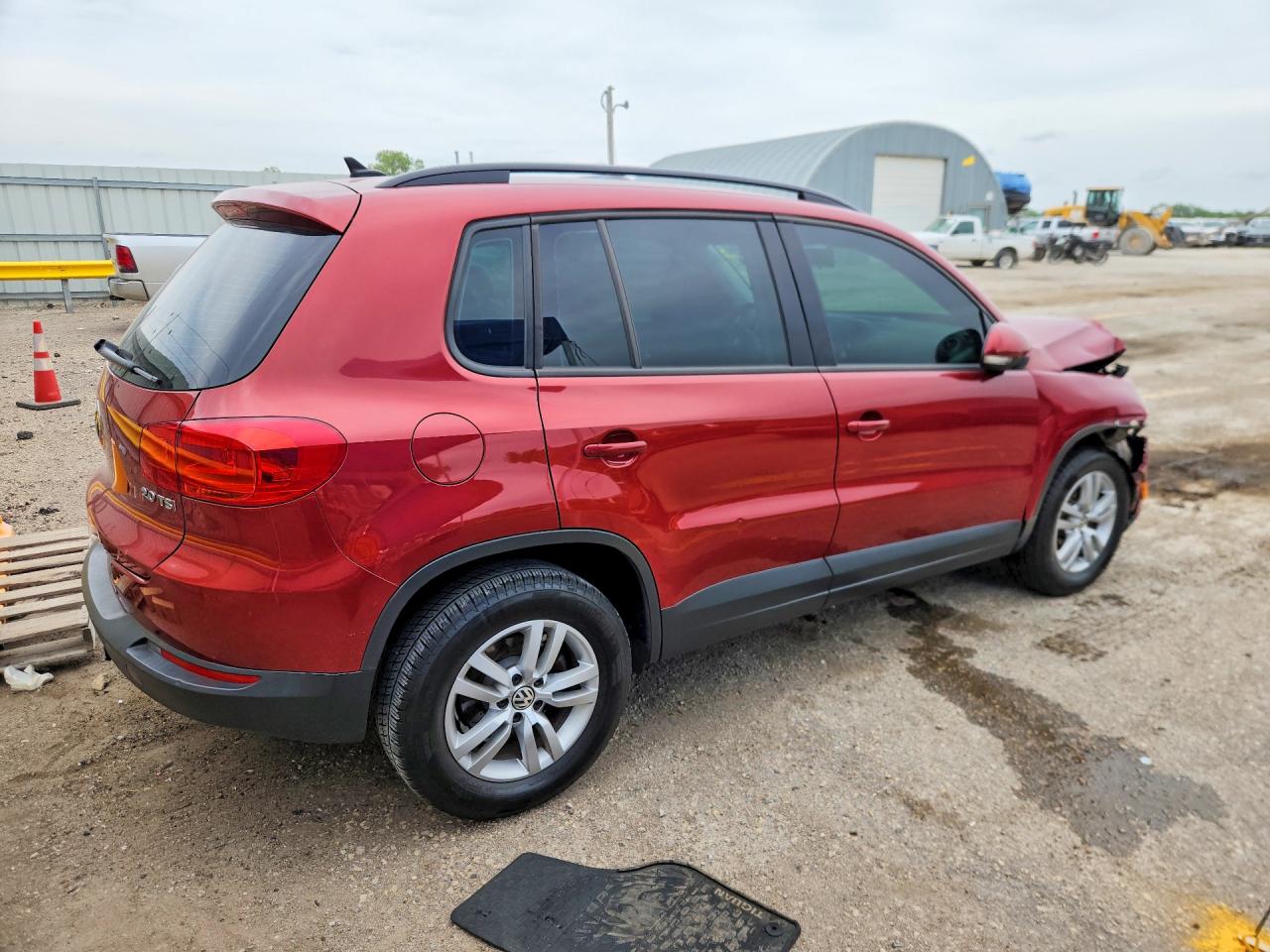 2015 Volkswagen Tiguan S Красный vin: WVGAV7AX7FW111334