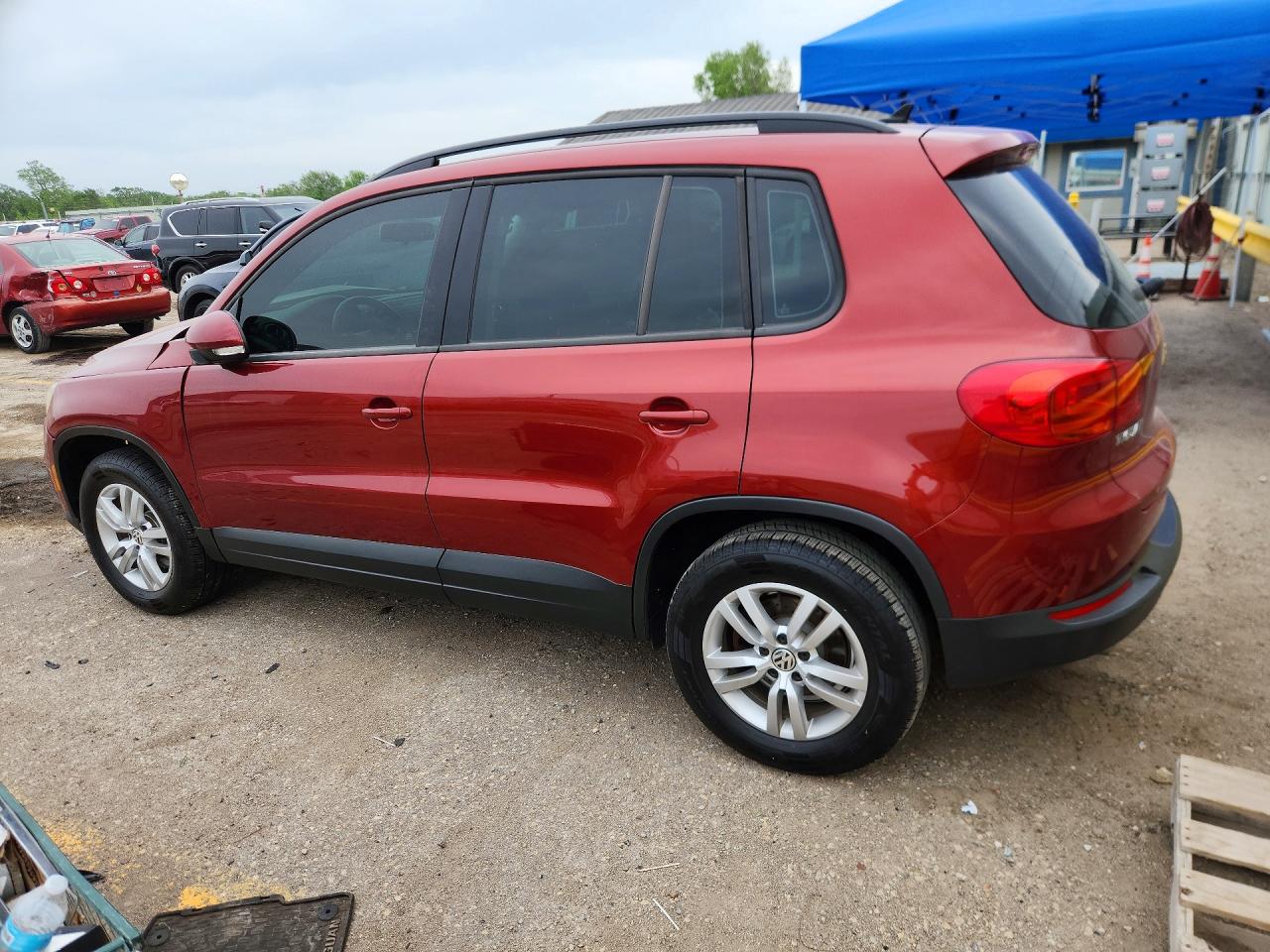 2015 Volkswagen Tiguan S Красный vin: WVGAV7AX7FW111334