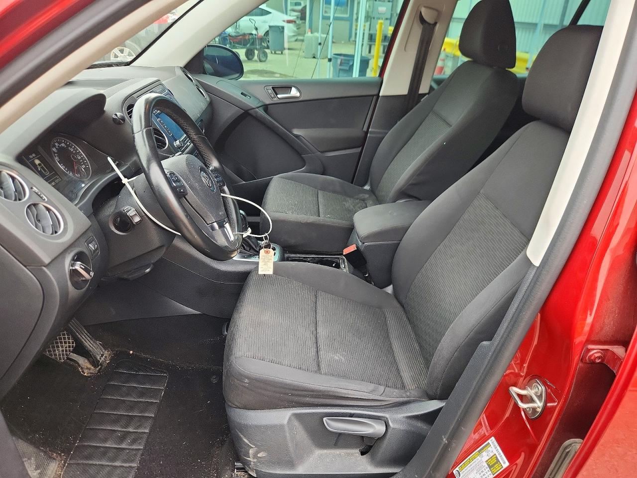 2015 Volkswagen Tiguan S Красный vin: WVGAV7AX7FW111334
