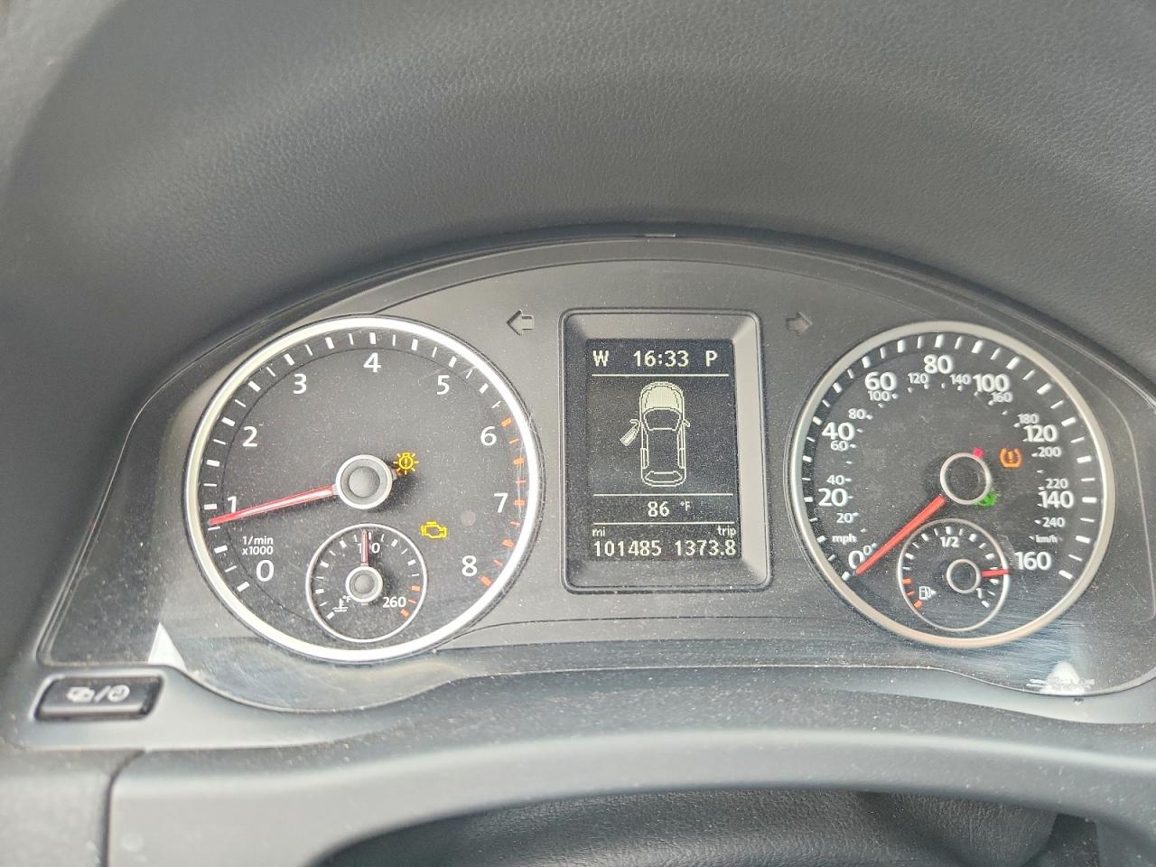 2015 Volkswagen Tiguan S Красный vin: WVGAV7AX7FW111334