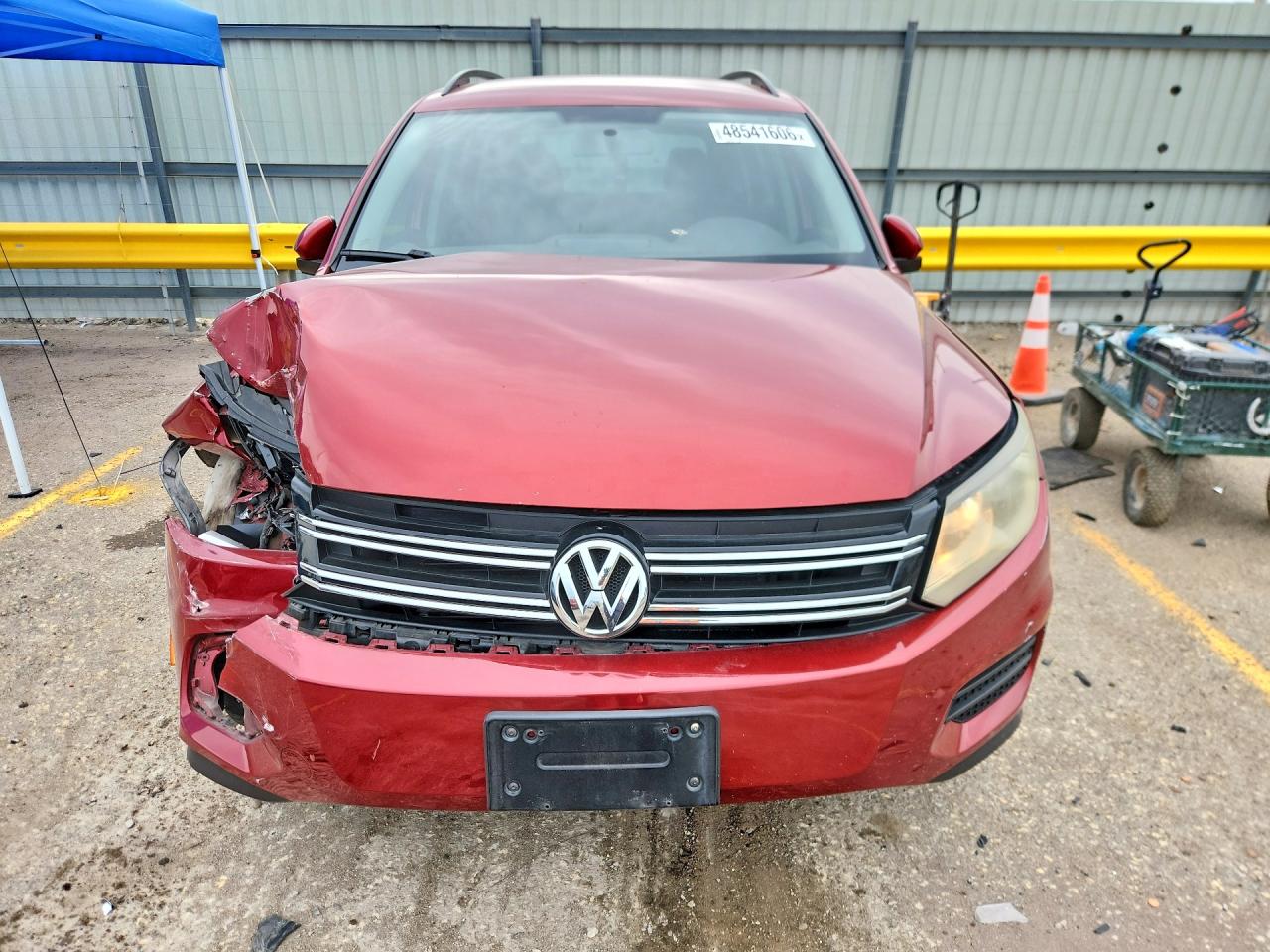 2015 Volkswagen Tiguan S Красный vin: WVGAV7AX7FW111334