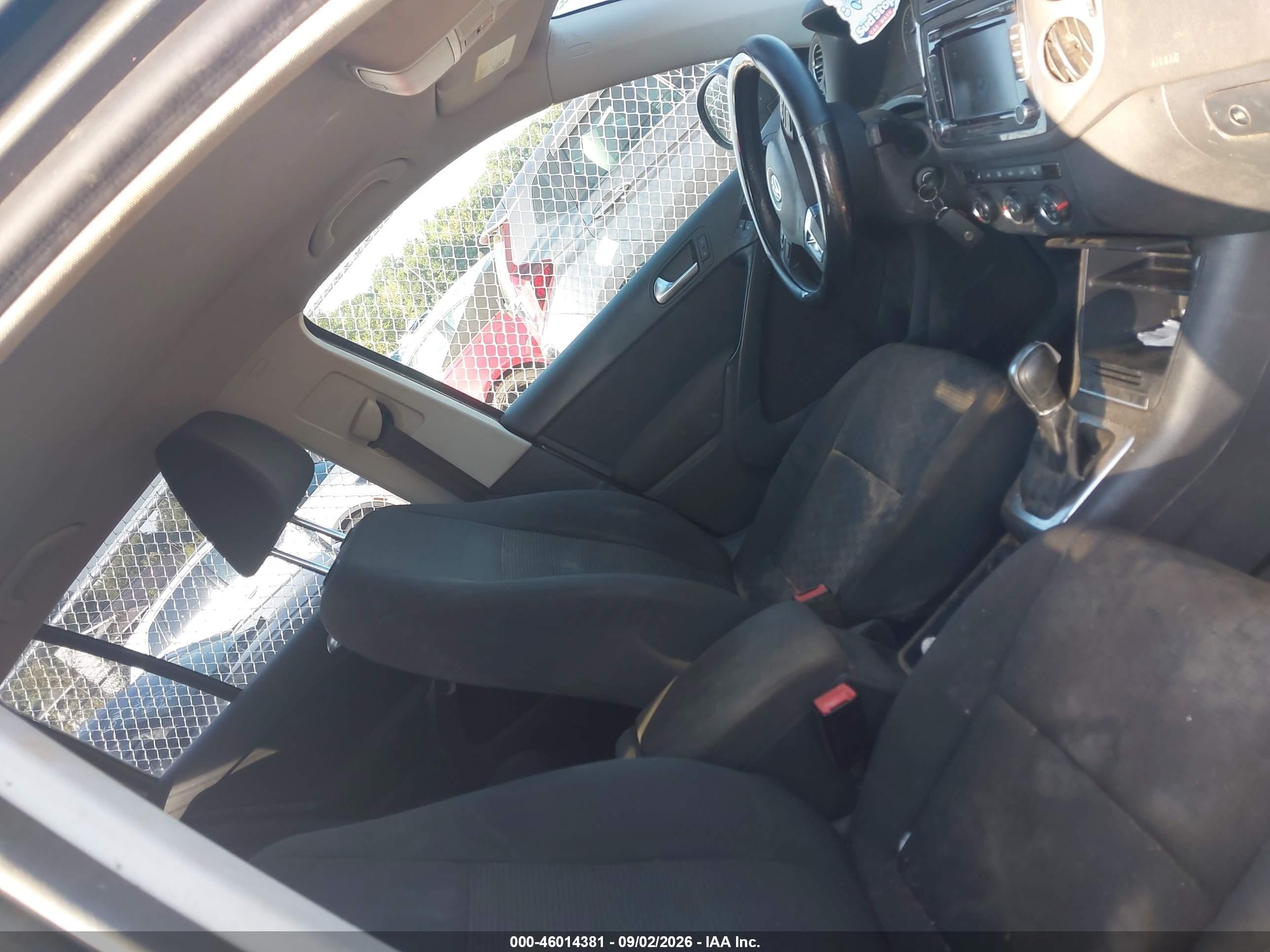 2015 Volkswagen Tiguan S Gray vin: WVGAV7AX7FW501236