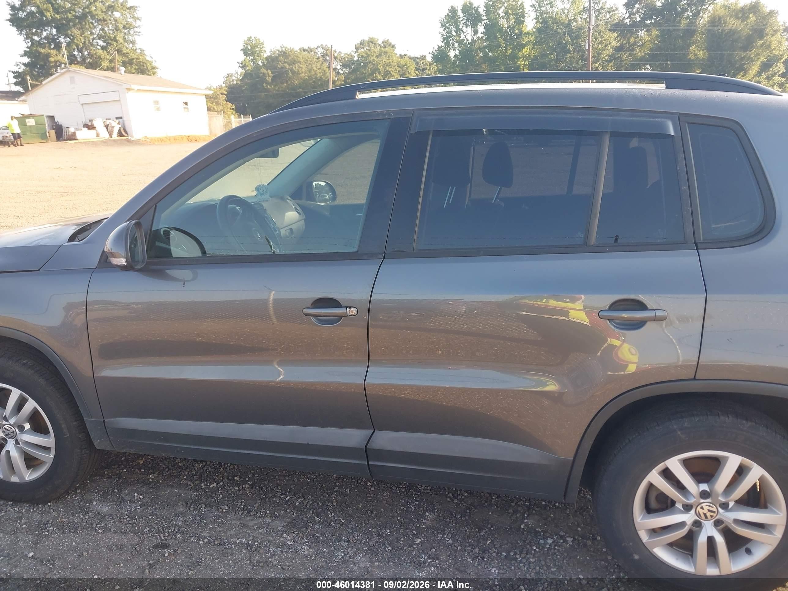 2015 Volkswagen Tiguan S Gray vin: WVGAV7AX7FW501236