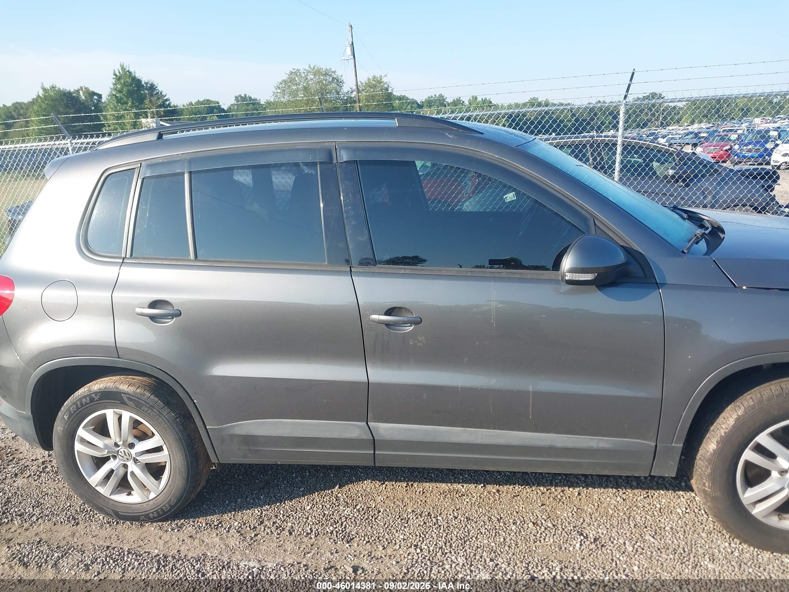2015 Volkswagen Tiguan S Gray vin: WVGAV7AX7FW501236
