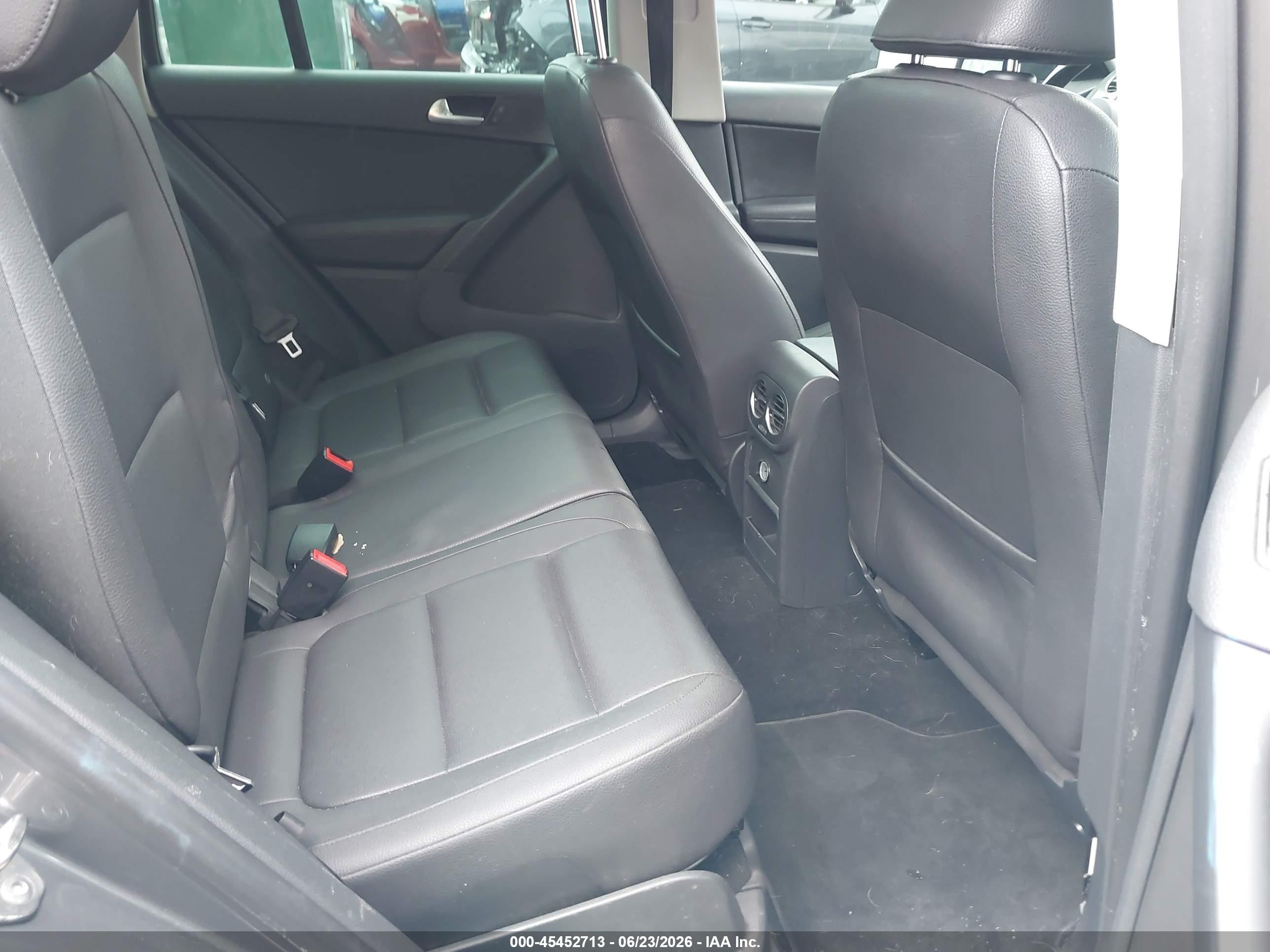 2015 Volkswagen Tiguan Se Gray vin: WVGAV7AX7FW504802