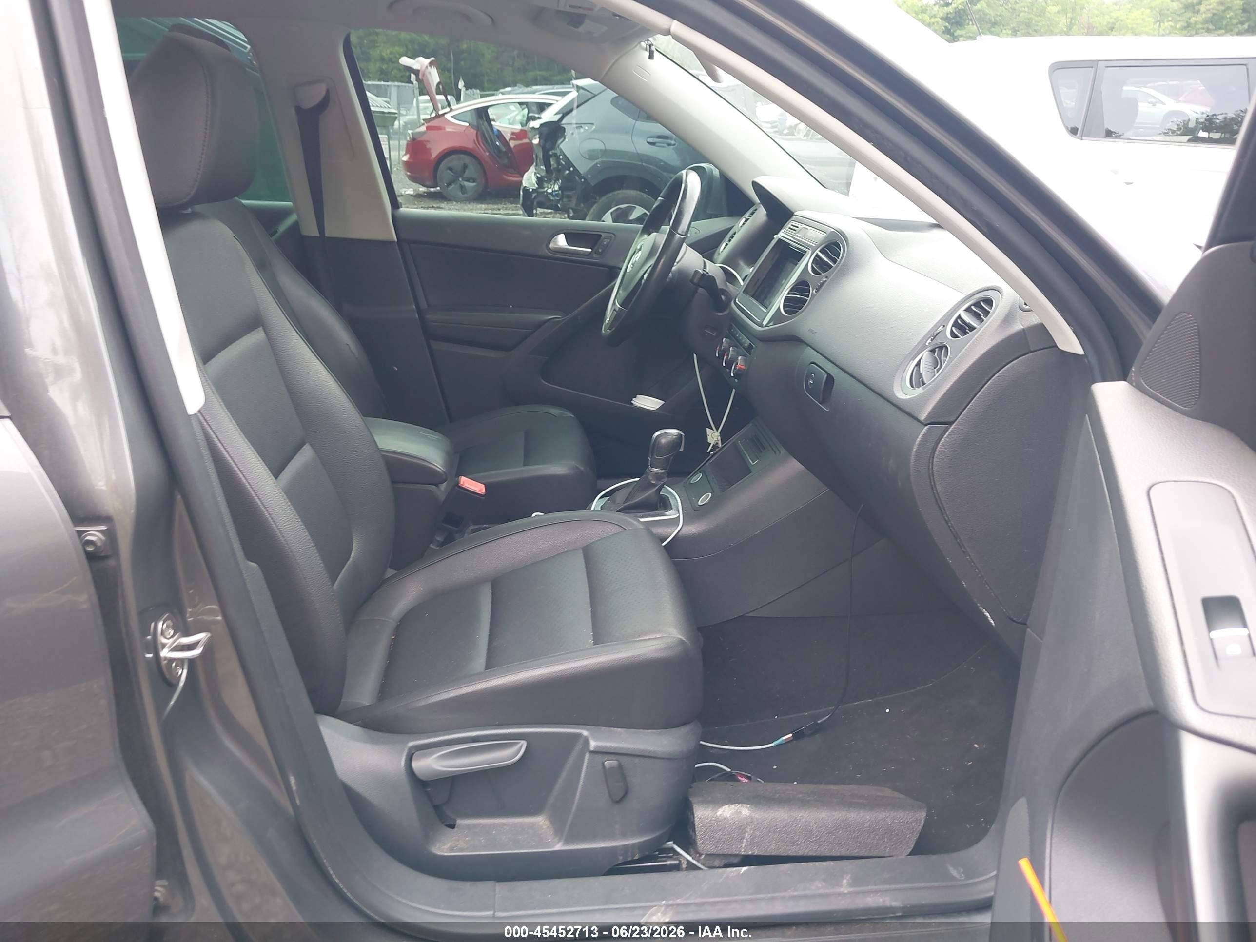 2015 Volkswagen Tiguan Se Gray vin: WVGAV7AX7FW504802