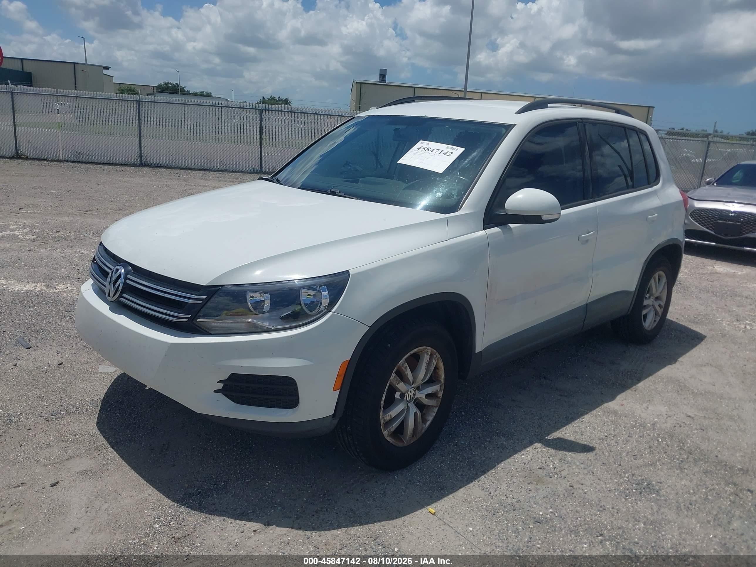 2015 Volkswagen Tiguan S White vin: WVGAV7AX7FW505321