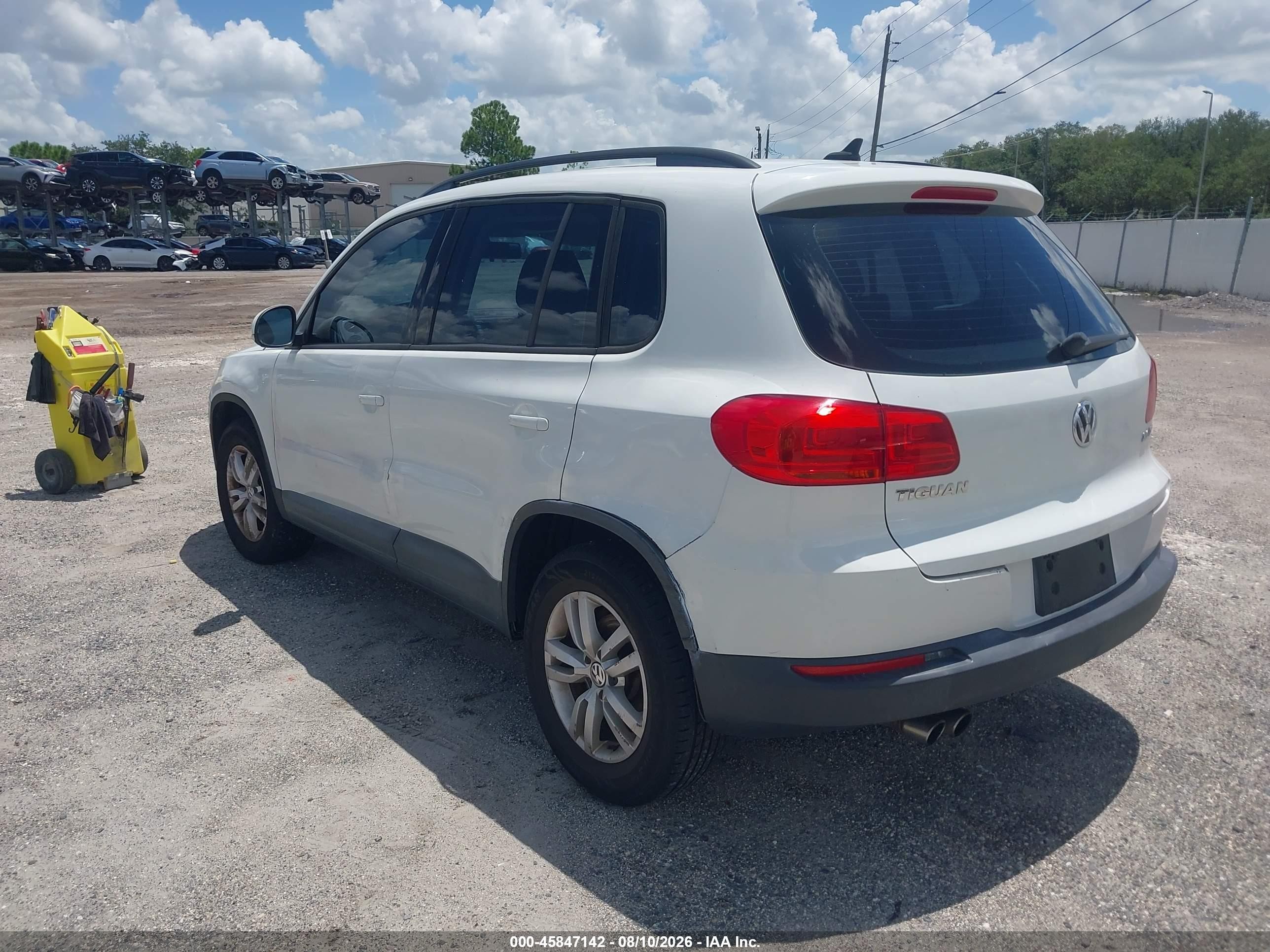 2015 Volkswagen Tiguan S White vin: WVGAV7AX7FW505321