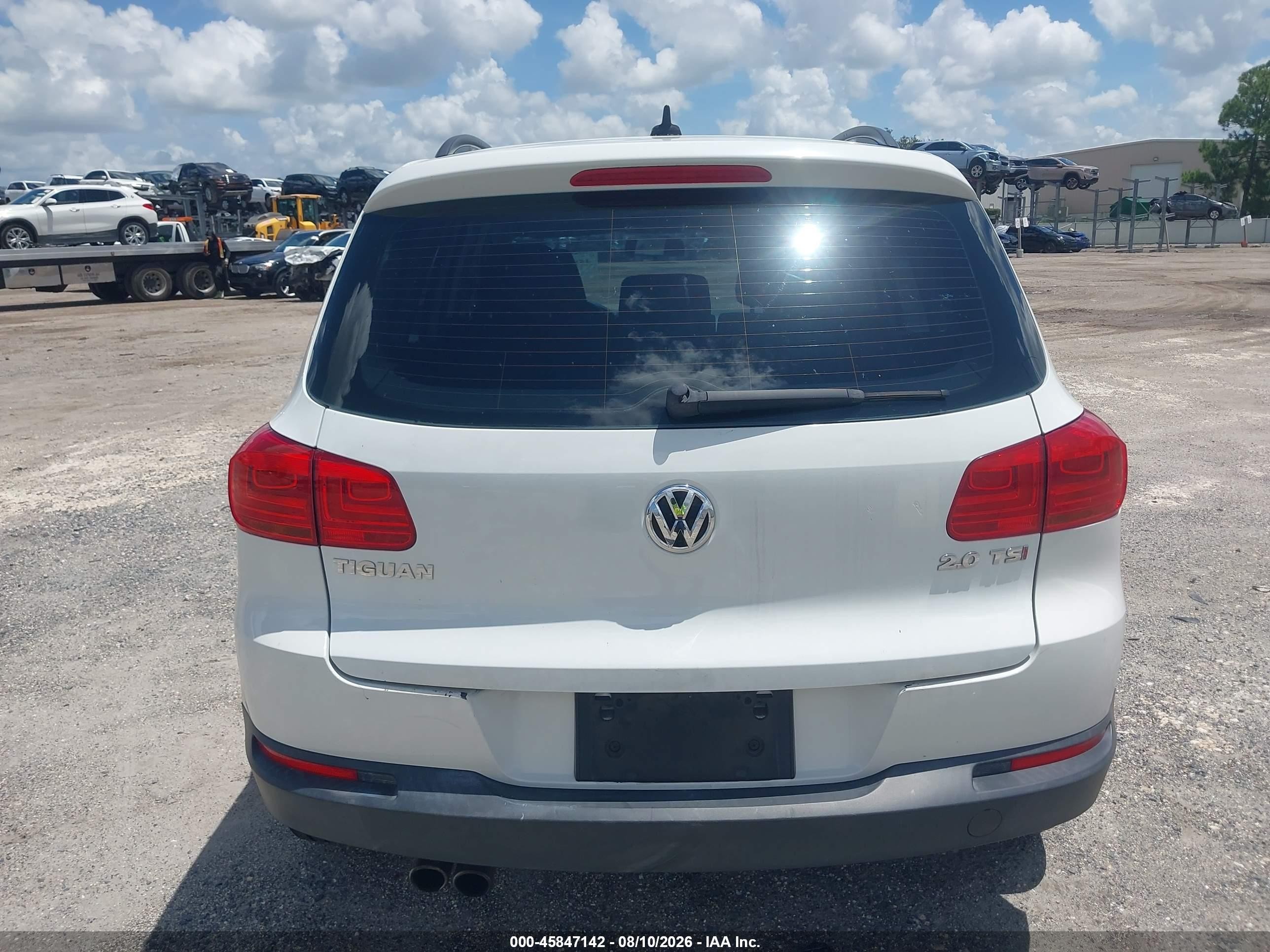 2015 Volkswagen Tiguan S White vin: WVGAV7AX7FW505321