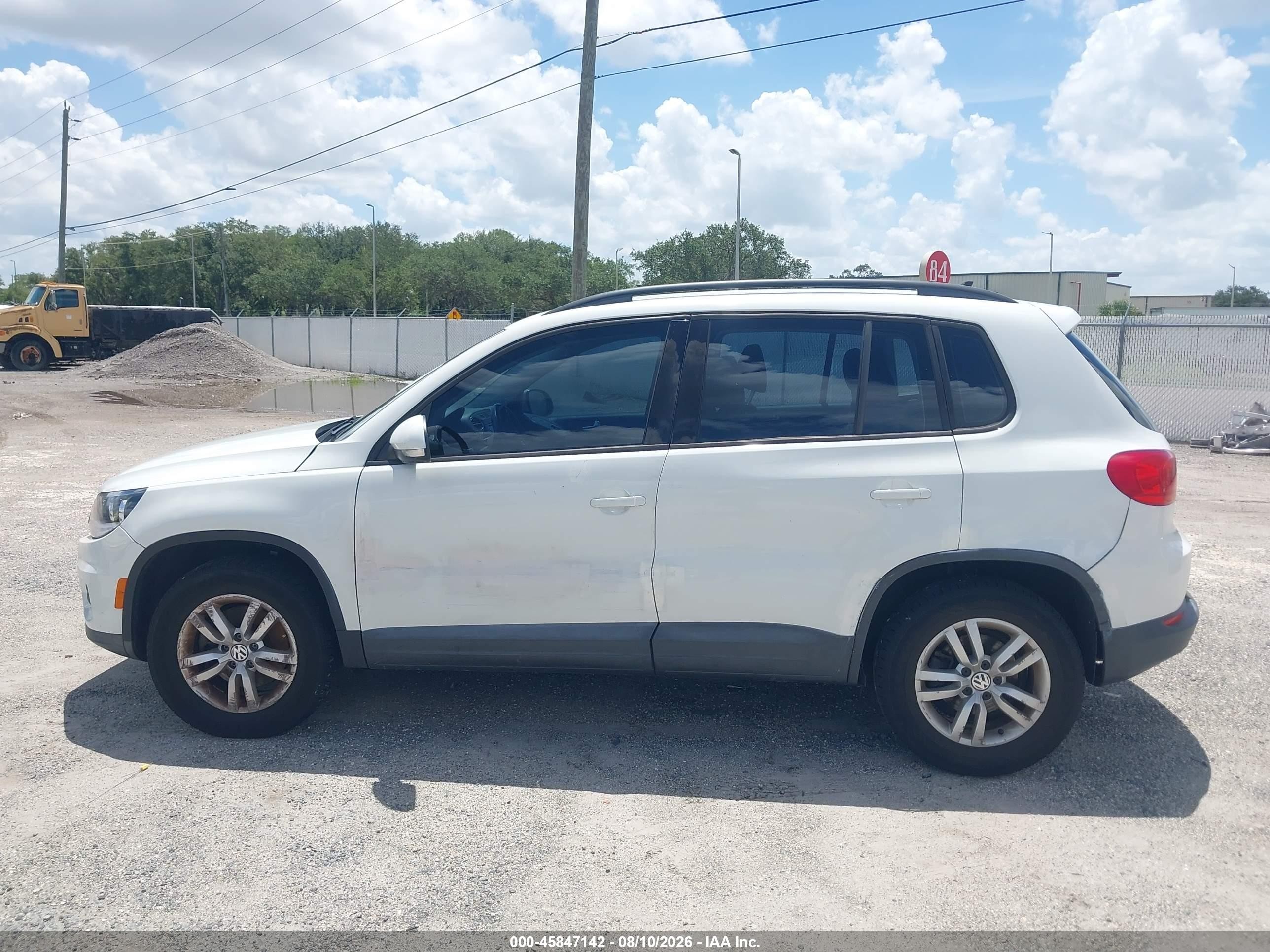2015 Volkswagen Tiguan S White vin: WVGAV7AX7FW505321