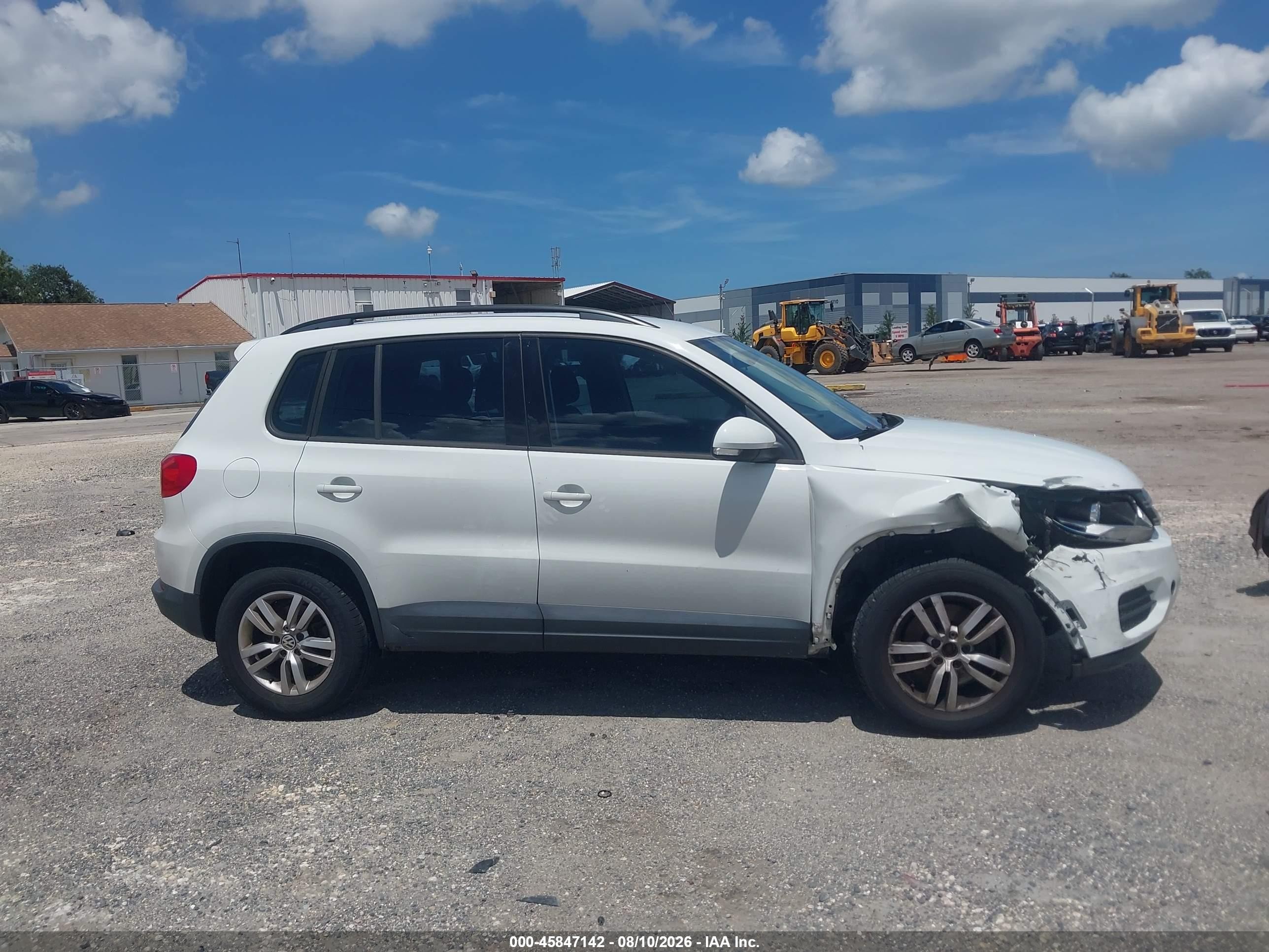 2015 Volkswagen Tiguan S White vin: WVGAV7AX7FW505321