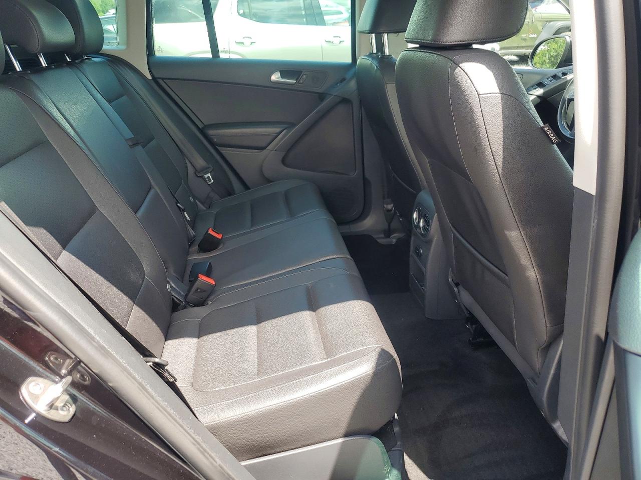 2015 Volkswagen Tiguan S Black vin: WVGAV7AX7FW559833