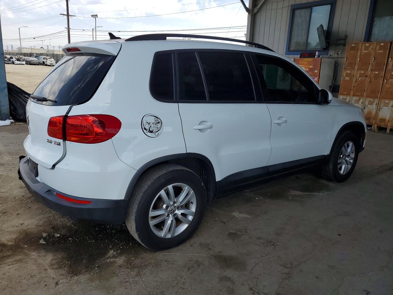 2015 Volkswagen Tiguan S White vin: WVGAV7AX7FW564031