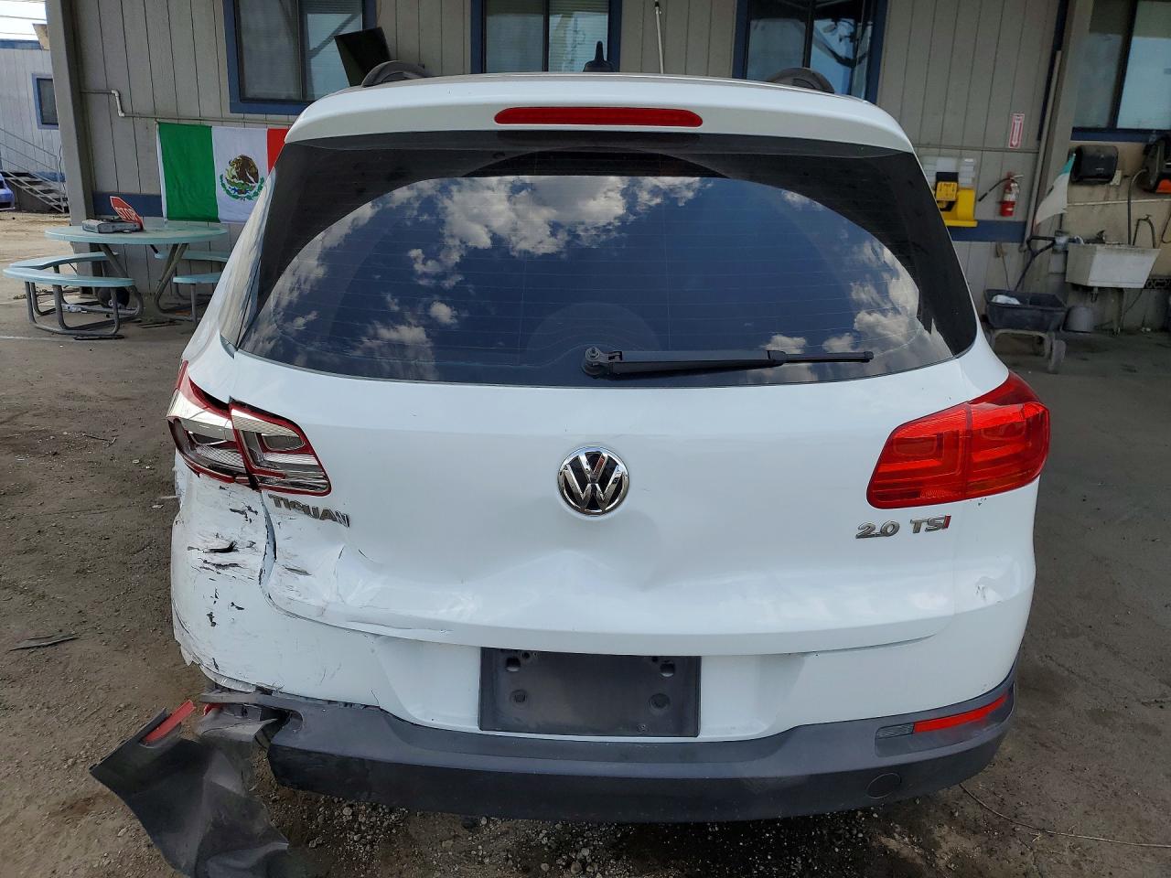 2015 Volkswagen Tiguan S White vin: WVGAV7AX7FW564031
