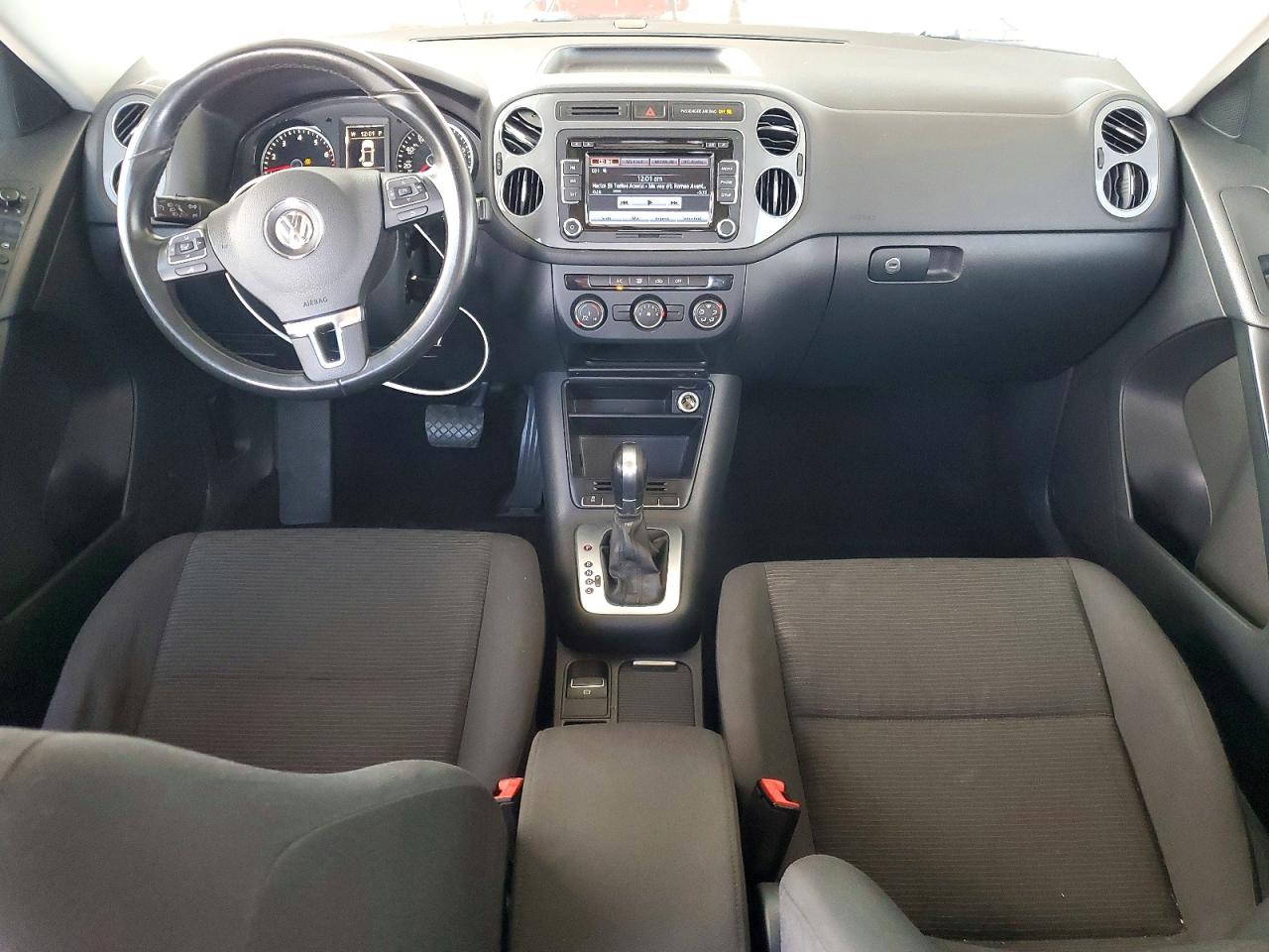 2015 Volkswagen Tiguan S White vin: WVGAV7AX7FW564031