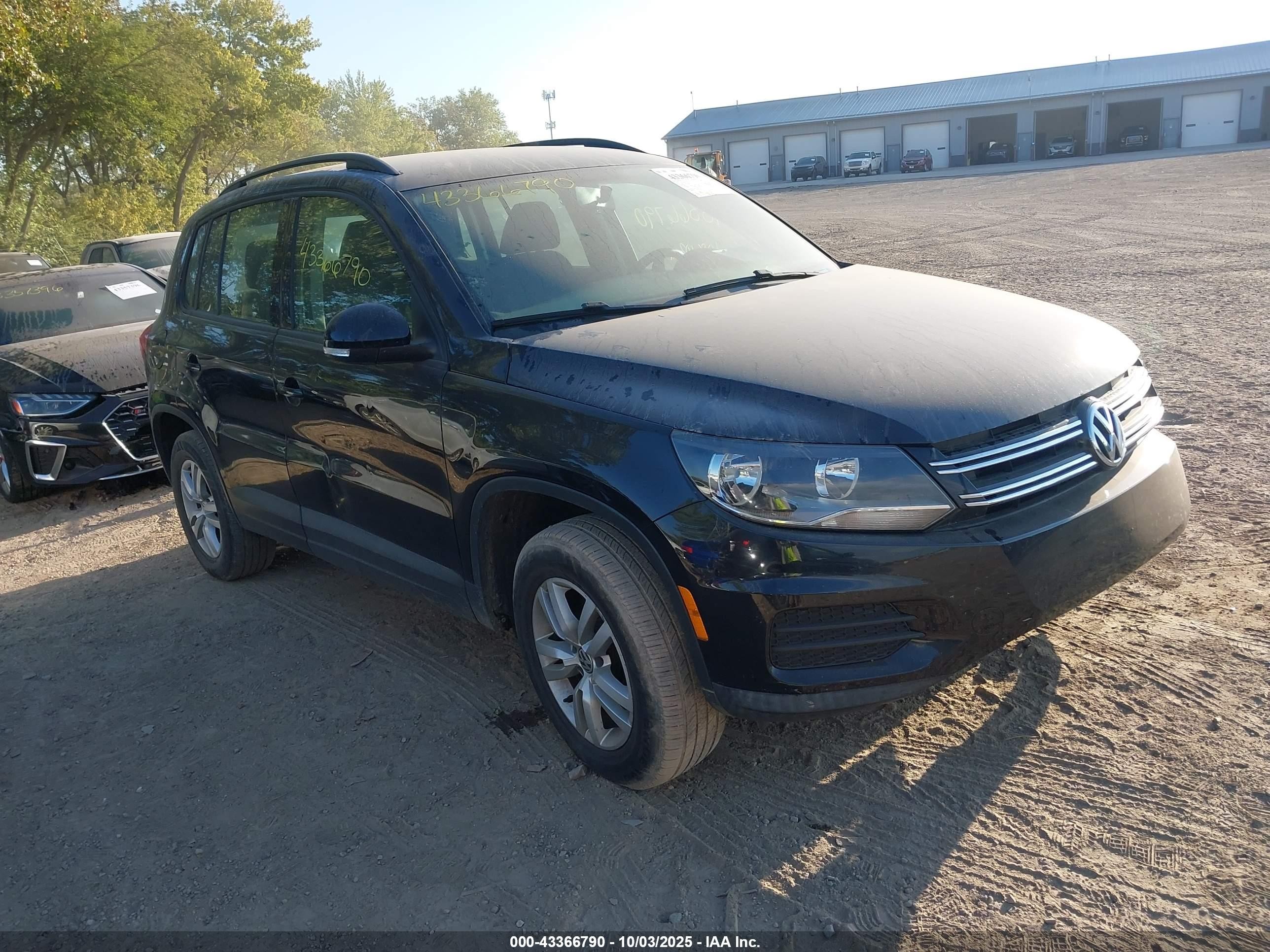 2015 Volkswagen Tiguan S Black vin: WVGAV7AX7FW610991