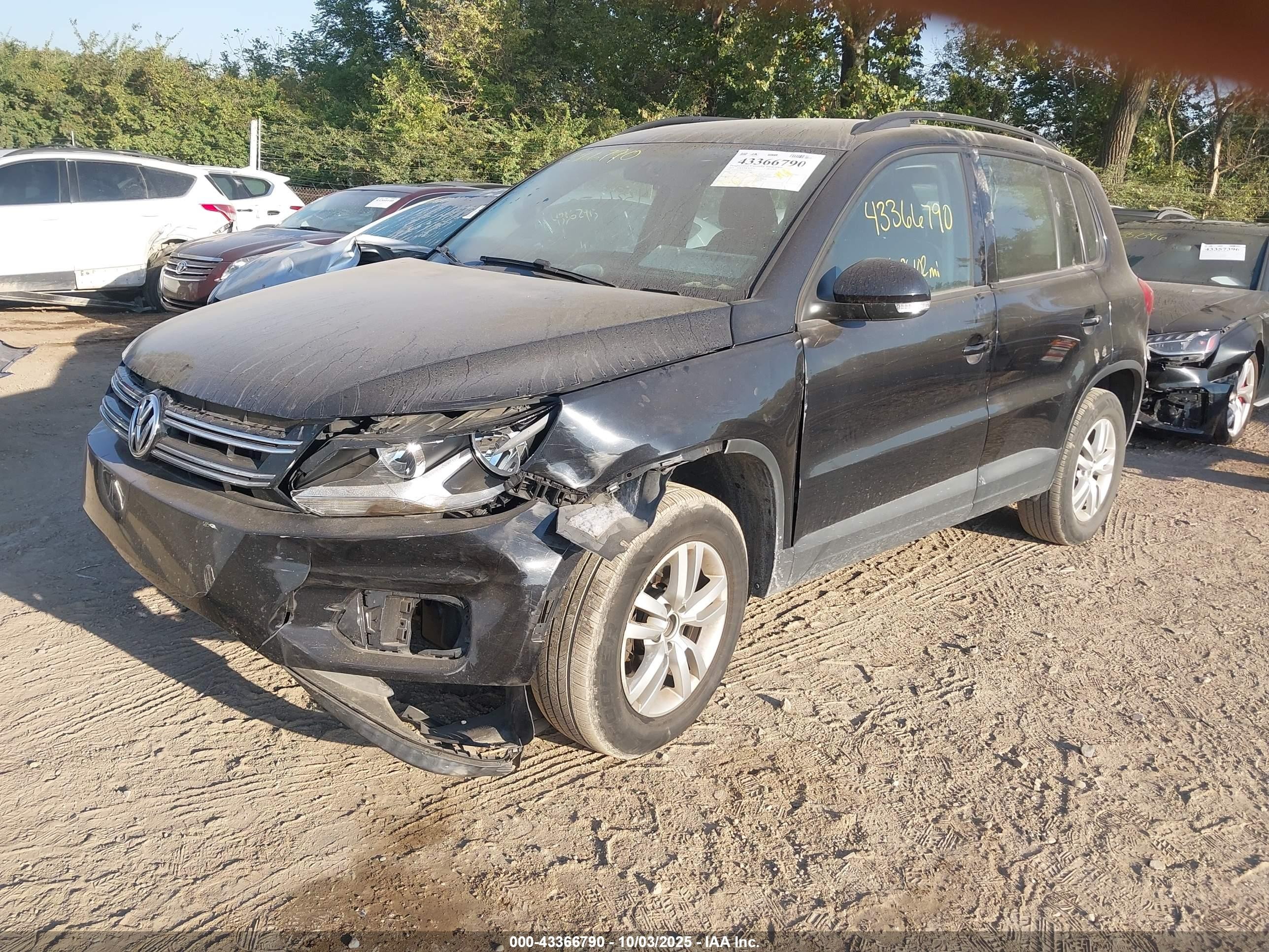 2015 Volkswagen Tiguan S Black vin: WVGAV7AX7FW610991