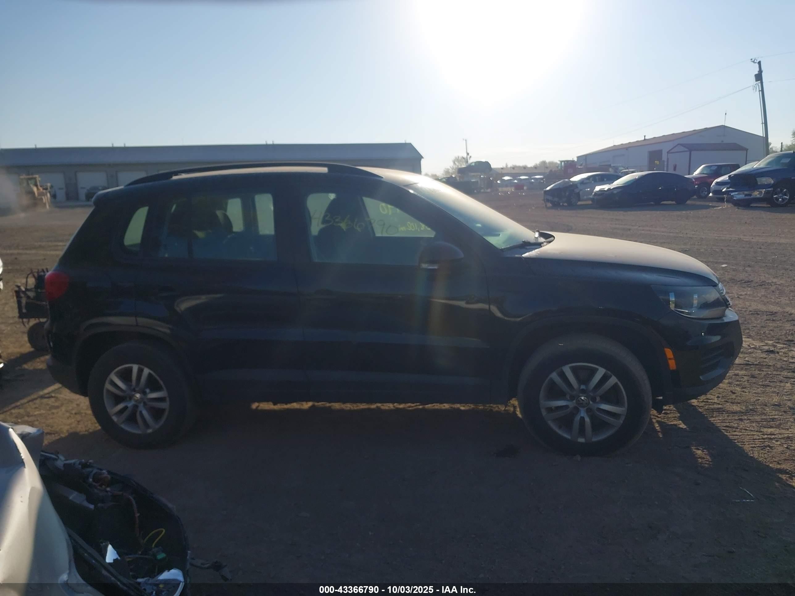 2015 Volkswagen Tiguan S Black vin: WVGAV7AX7FW610991