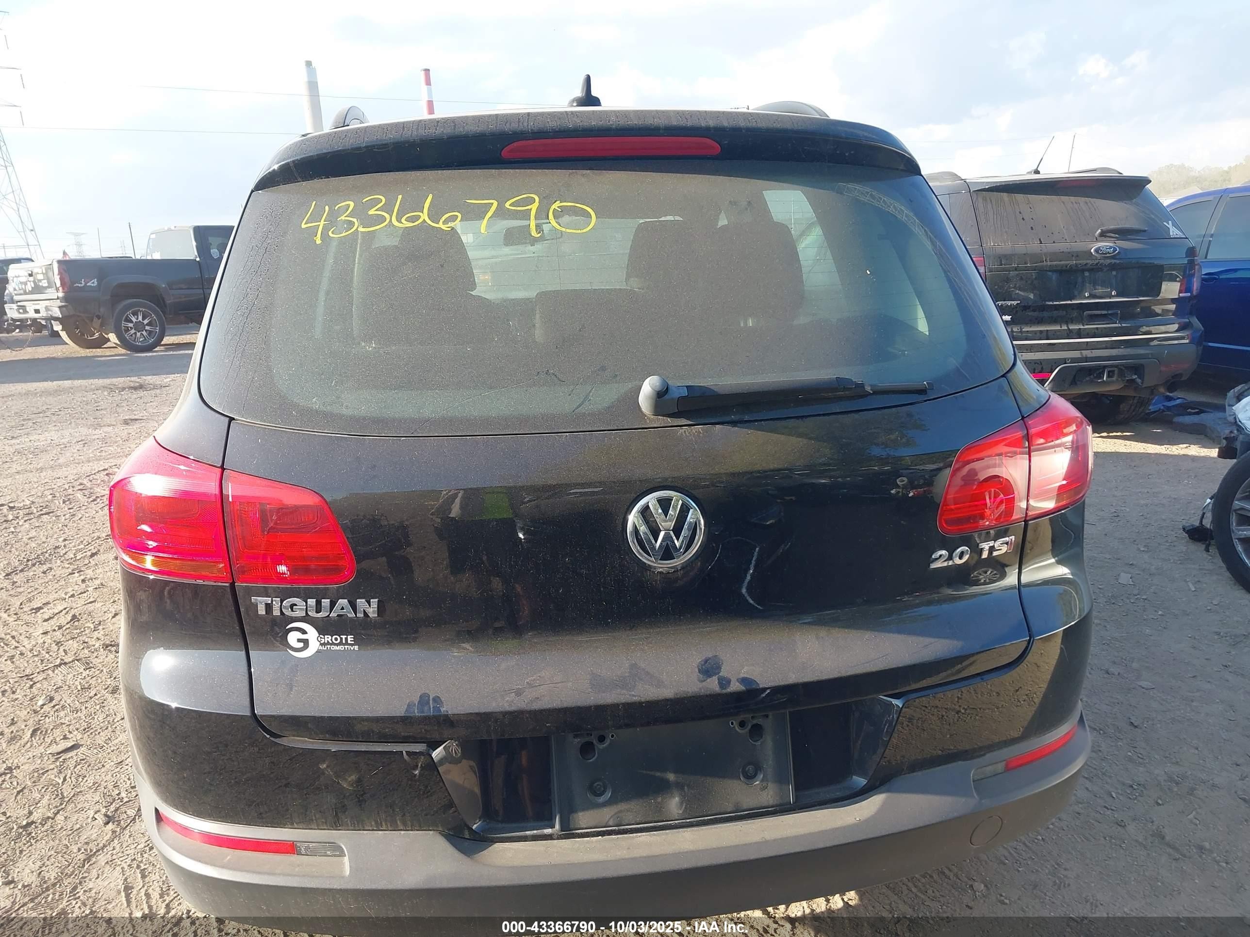 2015 Volkswagen Tiguan S Black vin: WVGAV7AX7FW610991