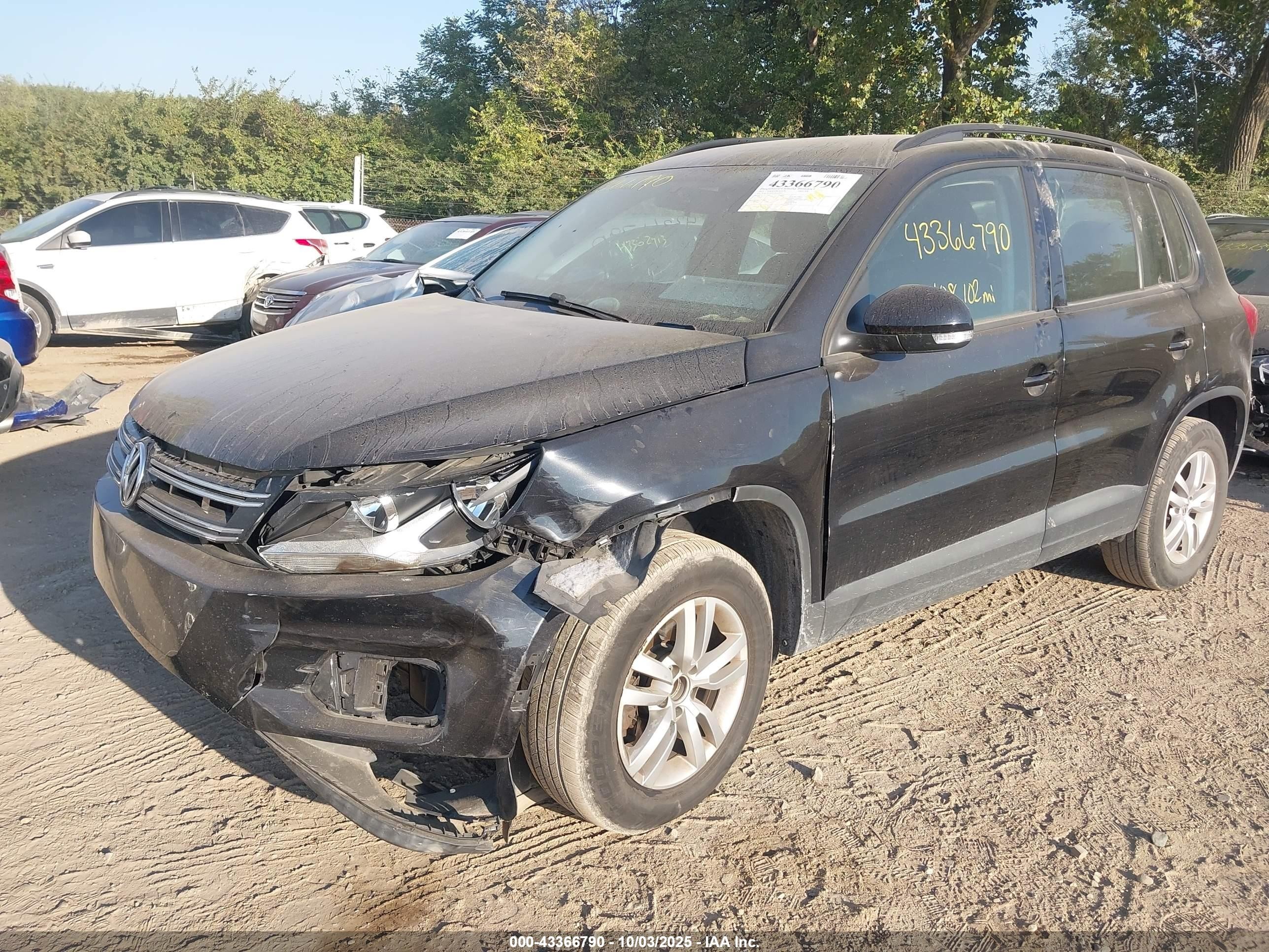 2015 Volkswagen Tiguan S Black vin: WVGAV7AX7FW610991