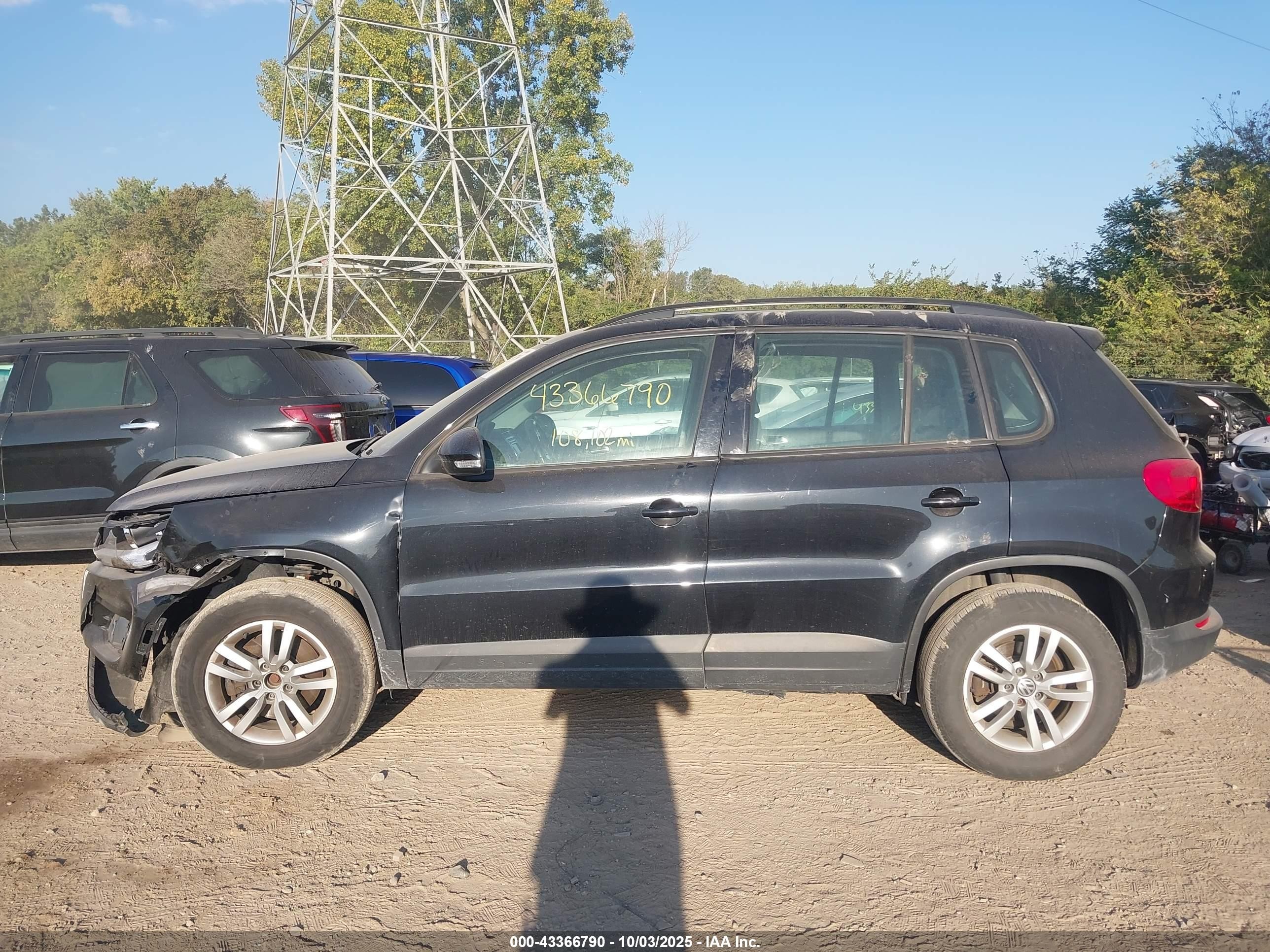 2015 Volkswagen Tiguan S Black vin: WVGAV7AX7FW610991