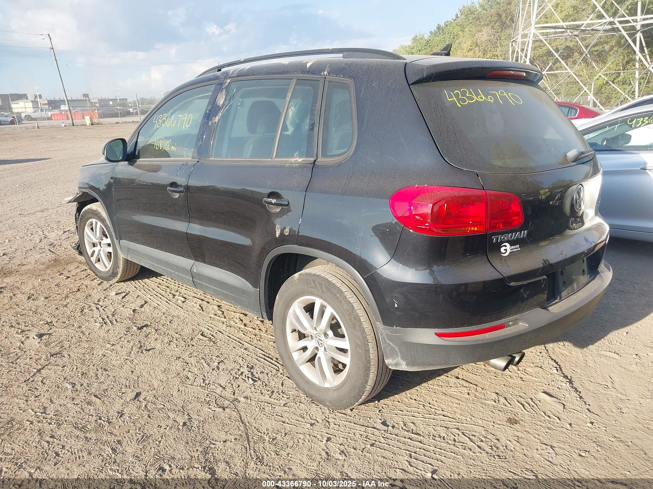 2015 Volkswagen Tiguan S Black vin: WVGAV7AX7FW610991