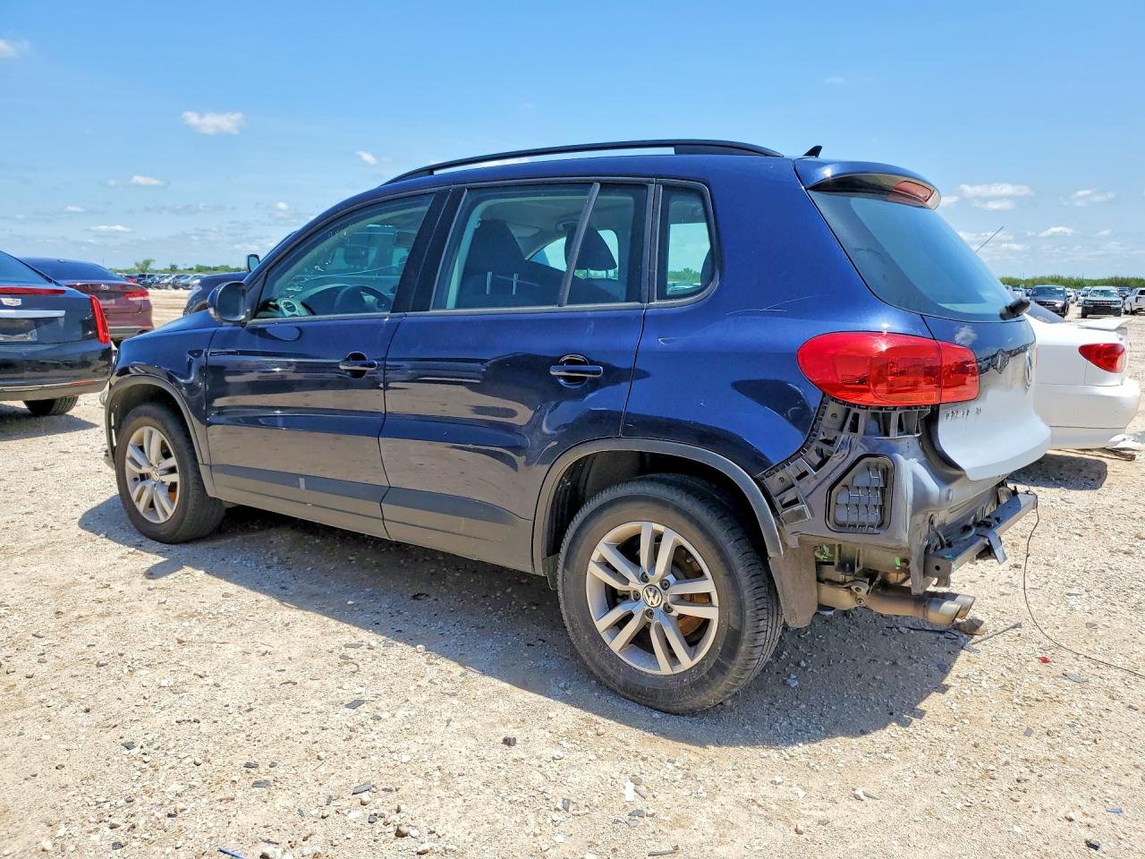 2015 Volkswagen Tiguan S Blue vin: WVGAV7AX7FW612028