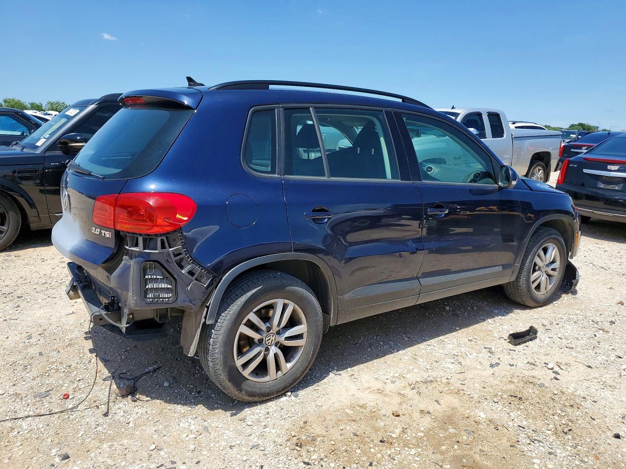 2015 Volkswagen Tiguan S Blue vin: WVGAV7AX7FW612028