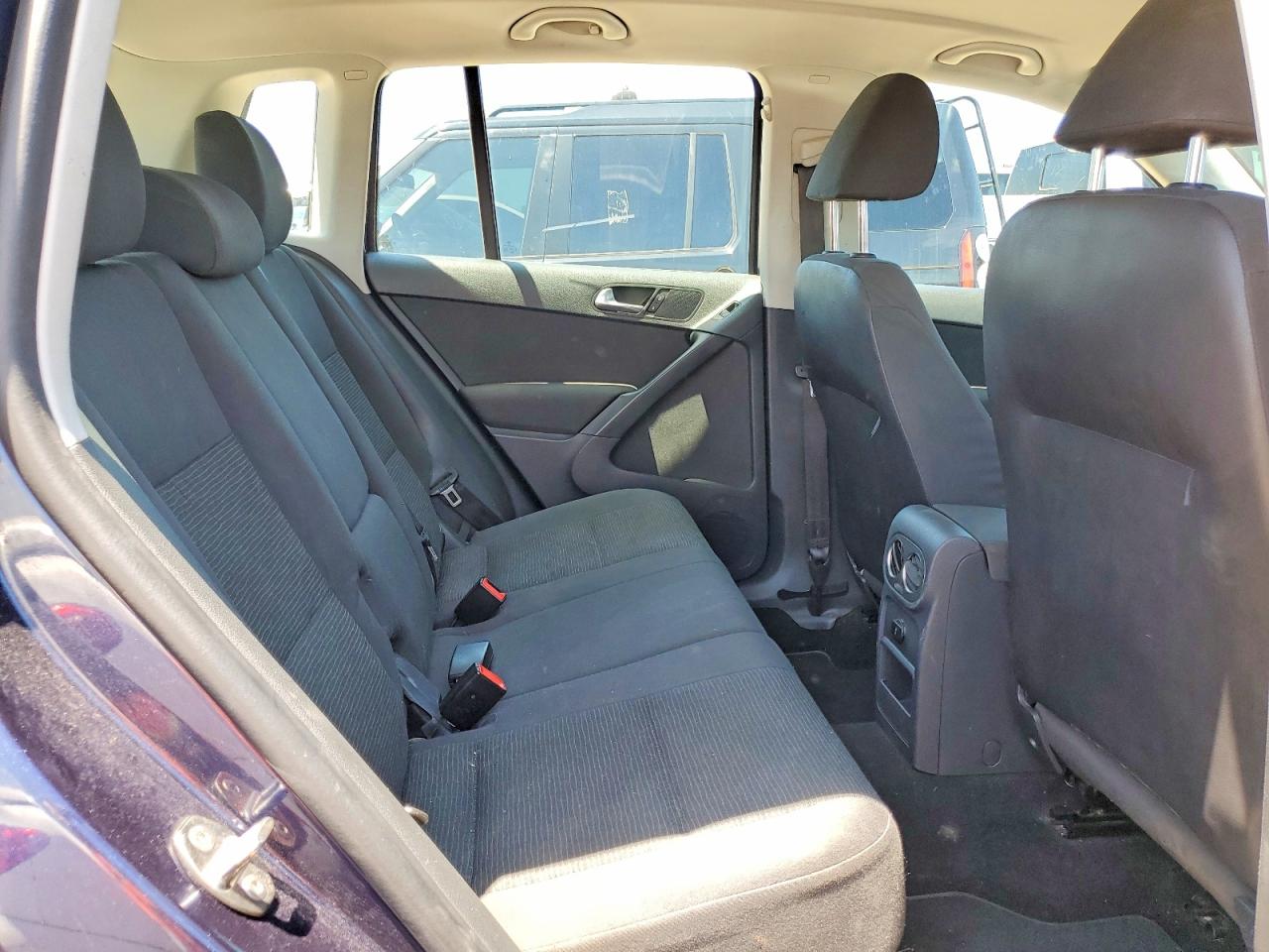 2015 Volkswagen Tiguan S Blue vin: WVGAV7AX7FW612028