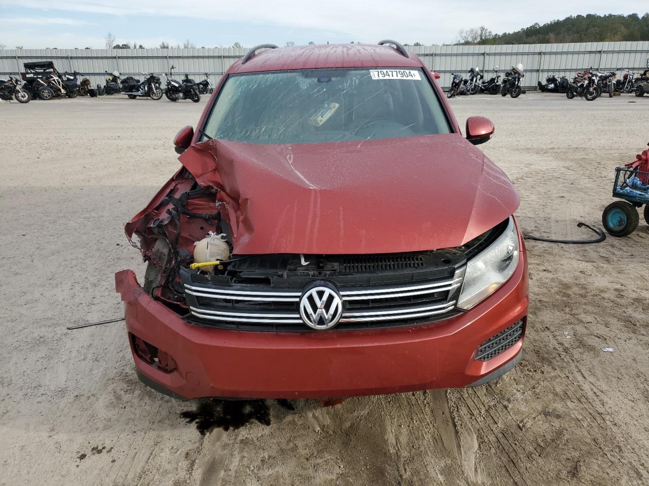 2016 Volkswagen Tiguan S Burgundy vin: WVGAV7AX7GW033400