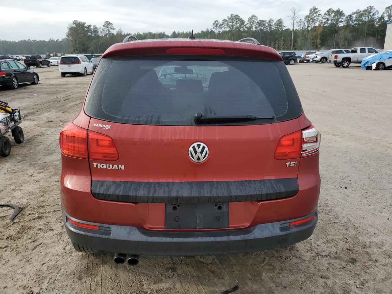 2016 Volkswagen Tiguan S Burgundy vin: WVGAV7AX7GW033400