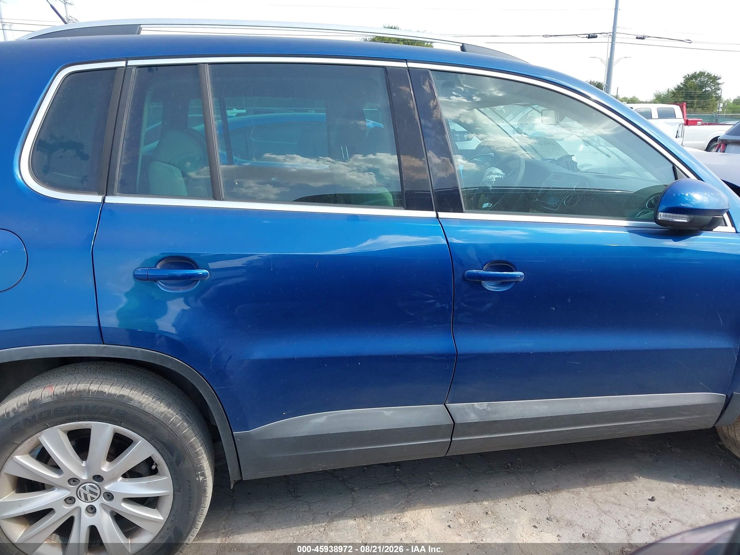 2010 Volkswagen Tiguan Se Blue vin: WVGAV7AX8AW502789