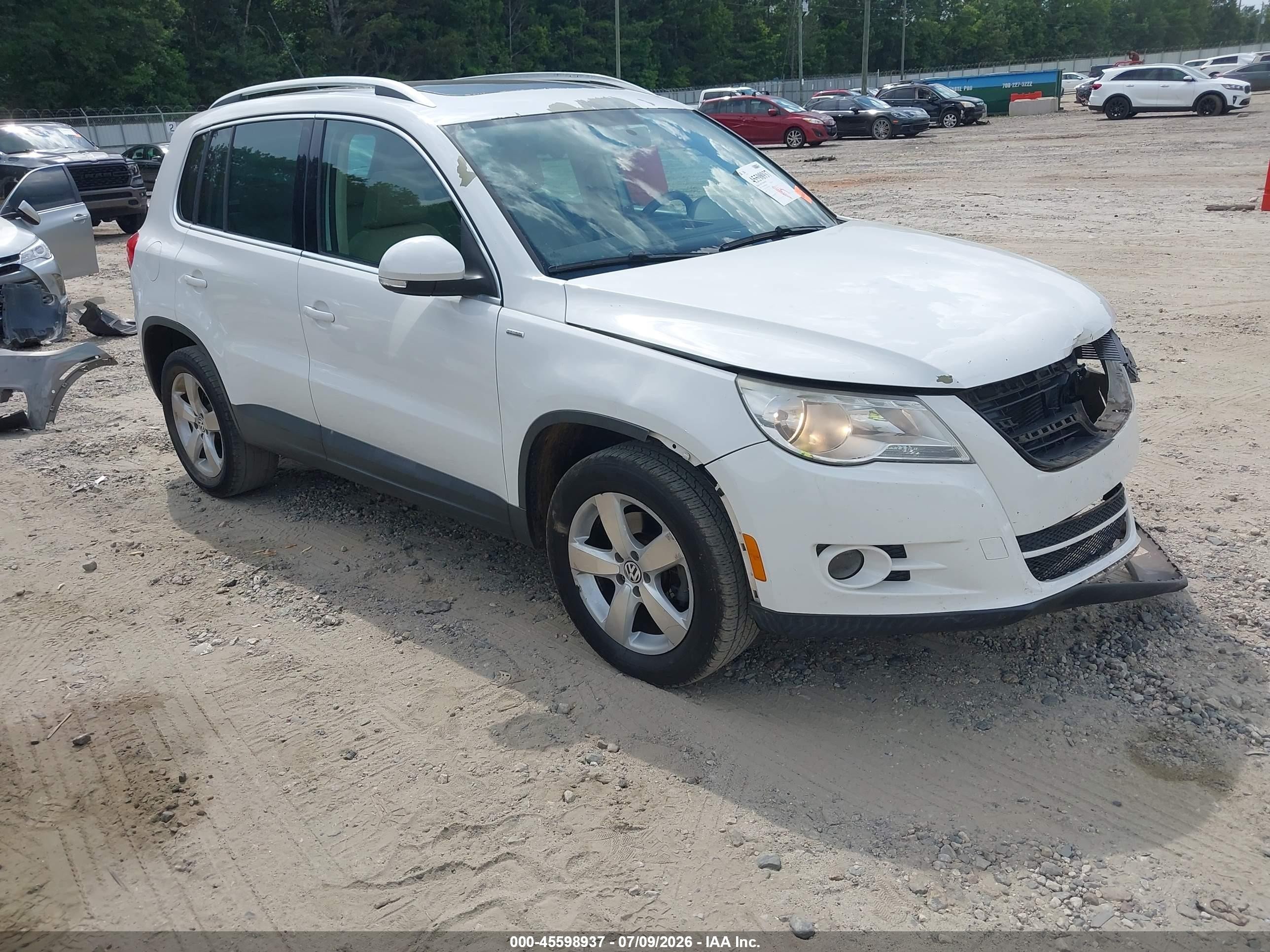 2010 Volkswagen Tiguan Wolfsburg Edition White vin: WVGAV7AX8AW523920