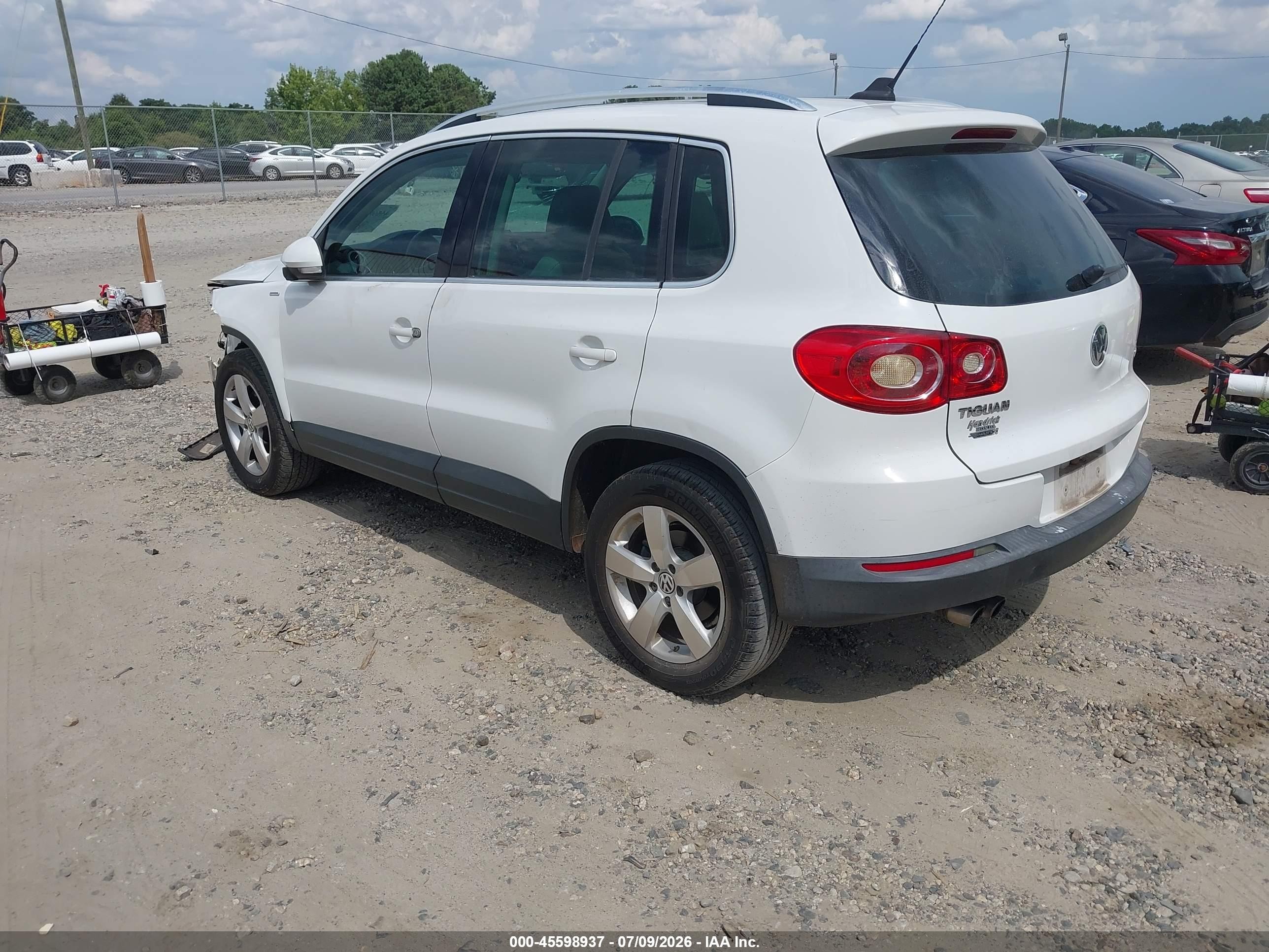 2010 Volkswagen Tiguan Wolfsburg Edition White vin: WVGAV7AX8AW523920