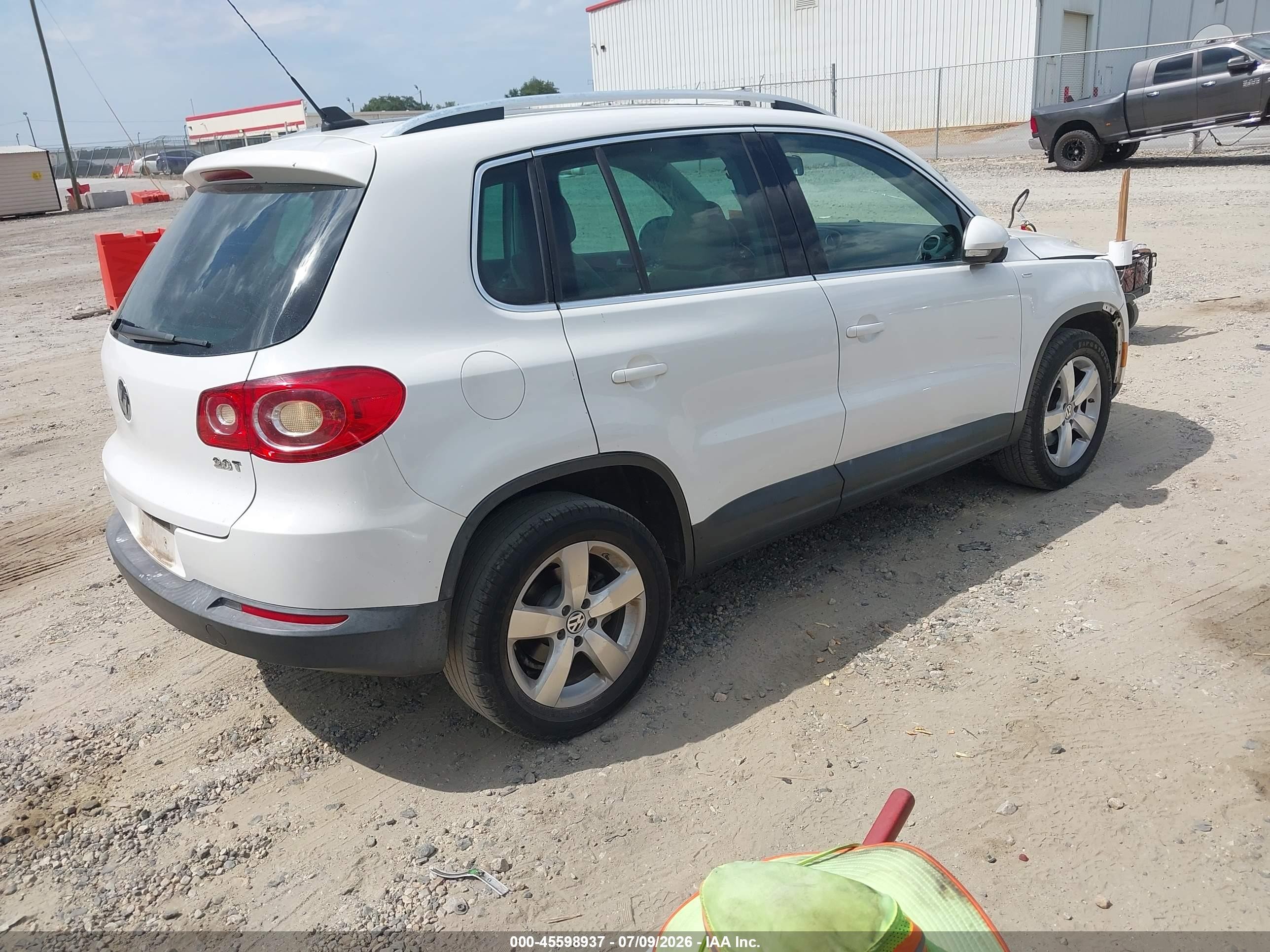 2010 Volkswagen Tiguan Wolfsburg Edition White vin: WVGAV7AX8AW523920