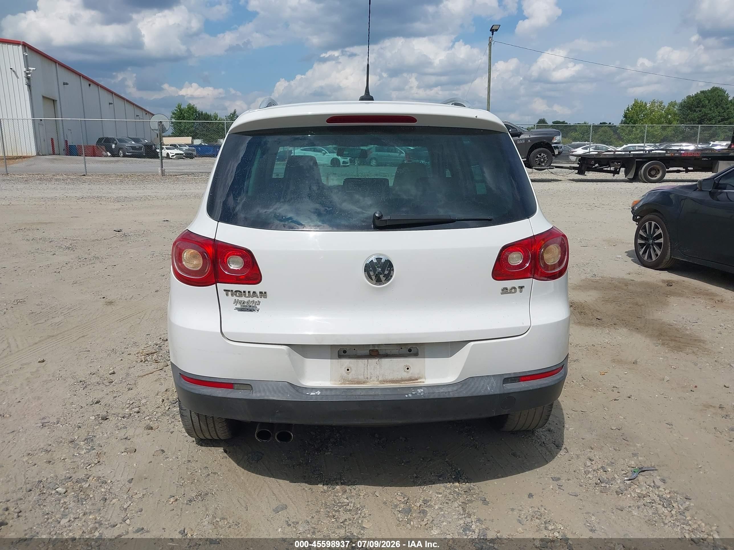 2010 Volkswagen Tiguan Wolfsburg Edition White vin: WVGAV7AX8AW523920